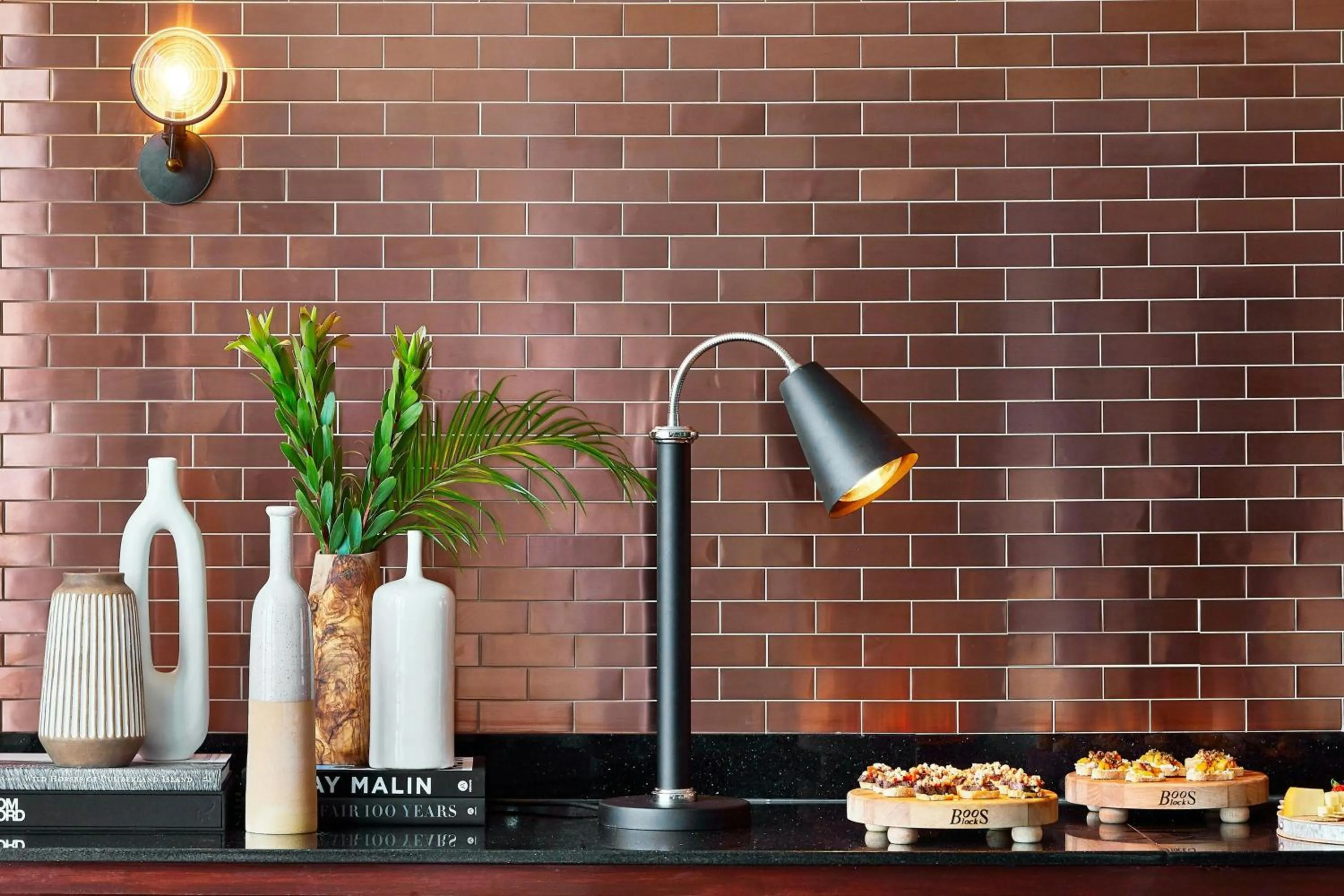 Lounge or bar in Renaissance Mobile Riverview Plaza Hotel