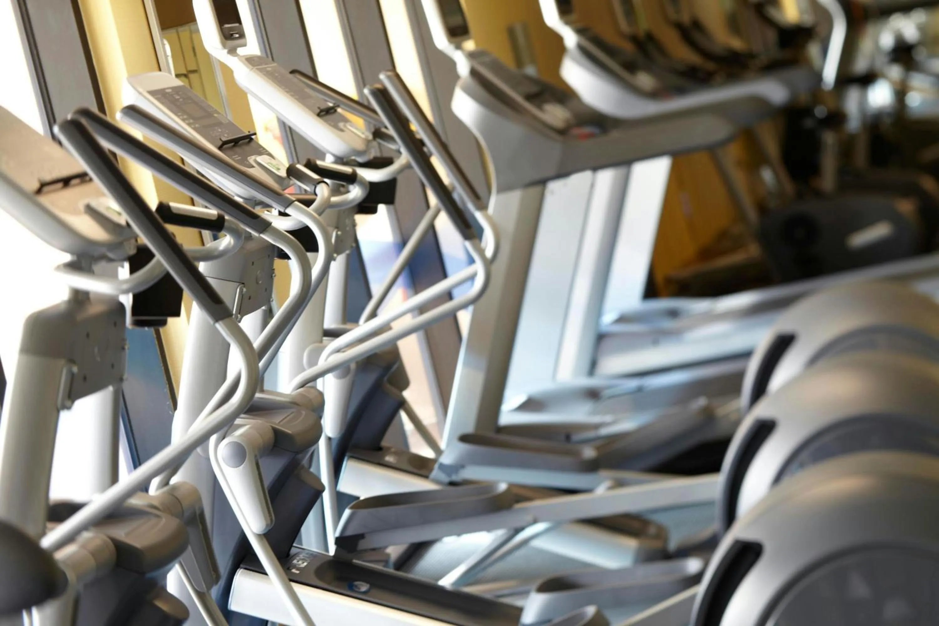 Fitness centre/facilities in Renaissance Mobile Riverview Plaza Hotel