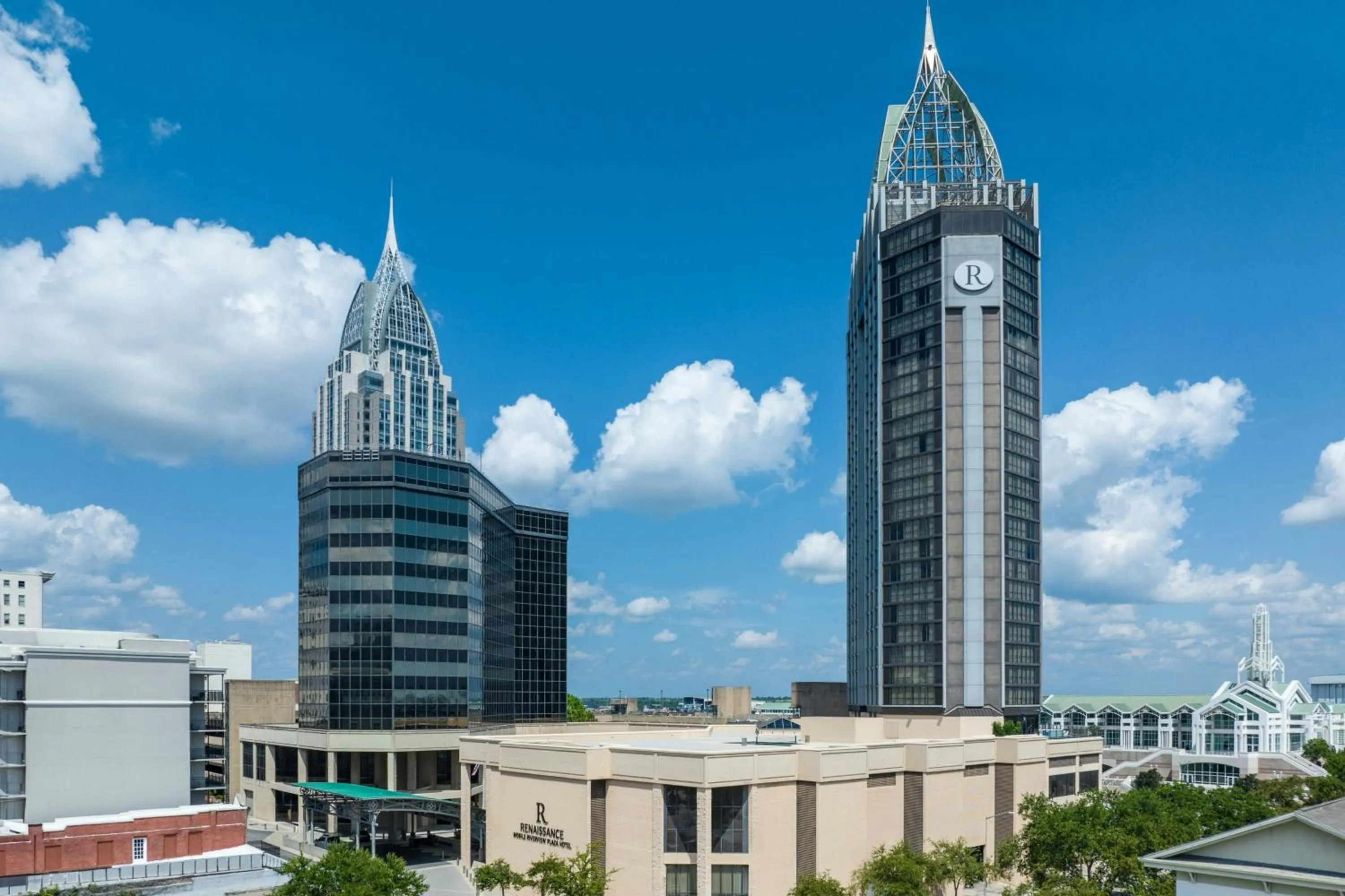 Property building in Renaissance Mobile Riverview Plaza Hotel