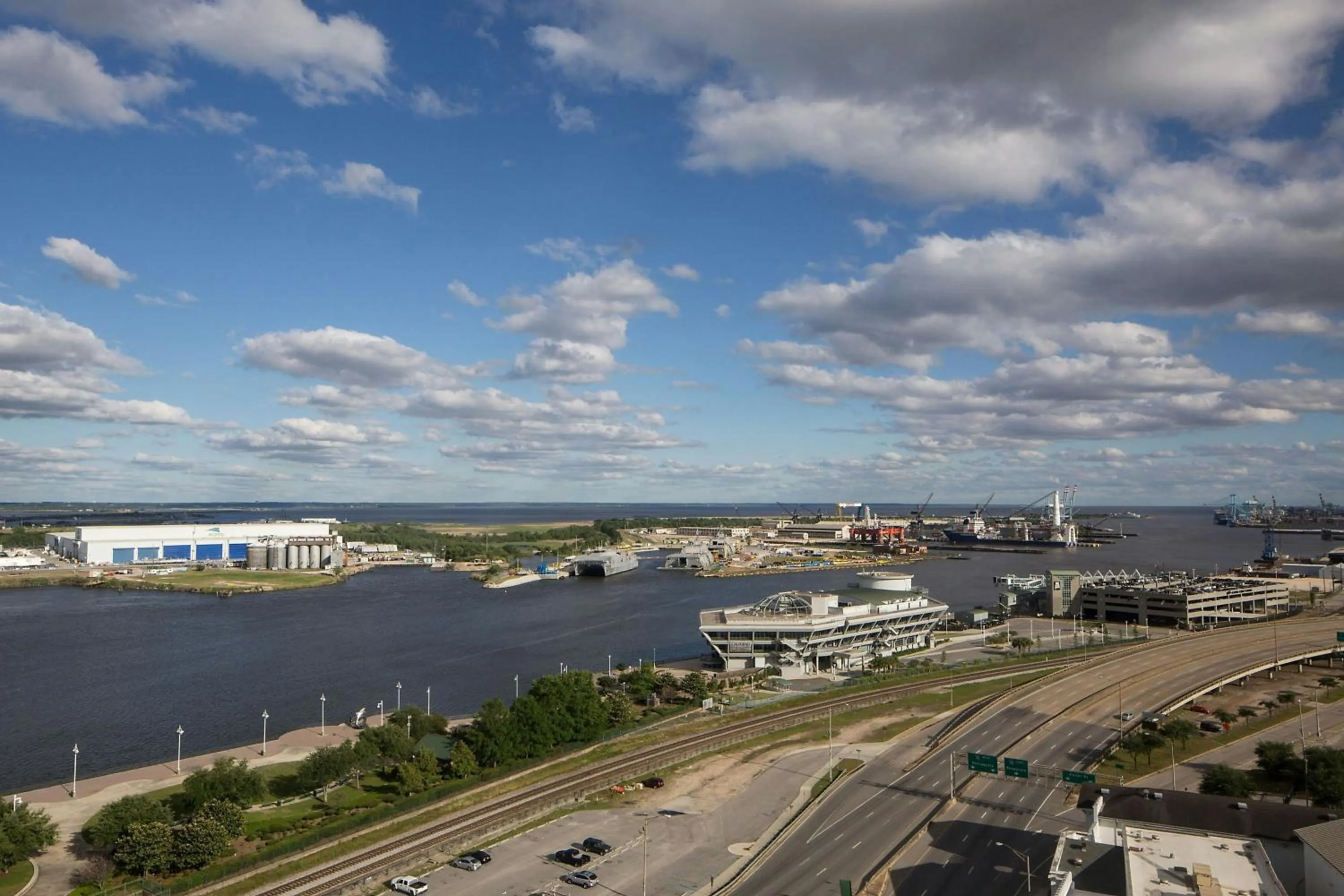 Photo of the whole room in Renaissance Mobile Riverview Plaza Hotel