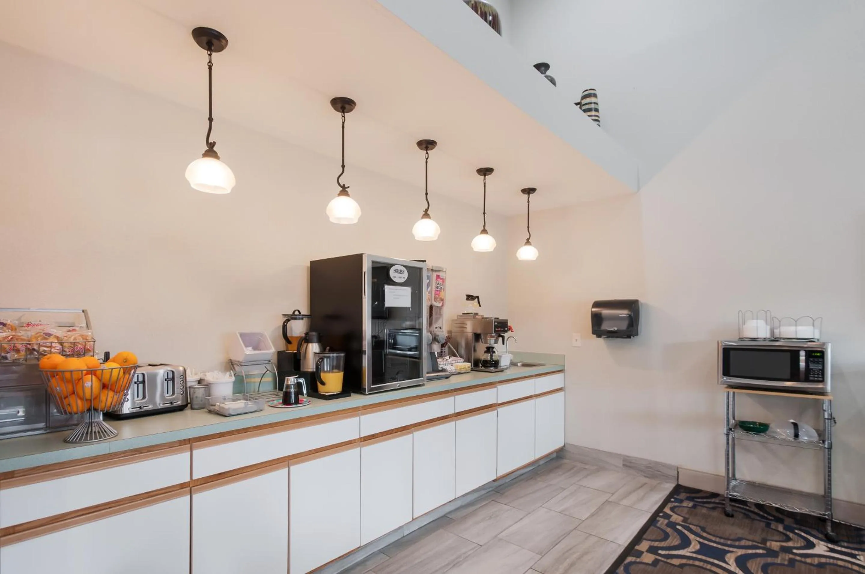 Food and drinks in Red Carpet Inn-Indian Head