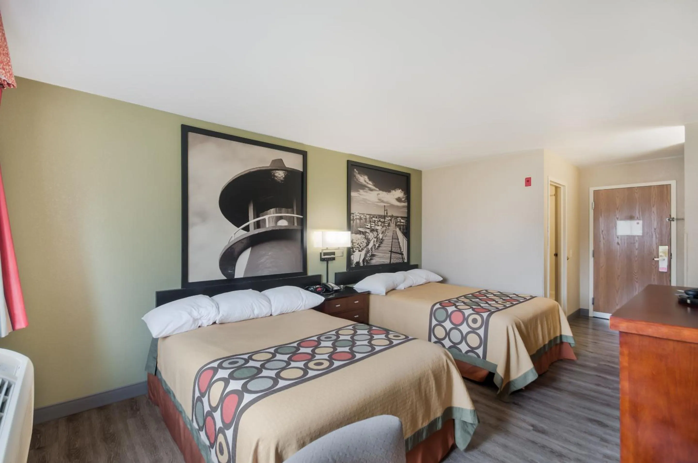 Bed in Red Carpet Inn-Indian Head