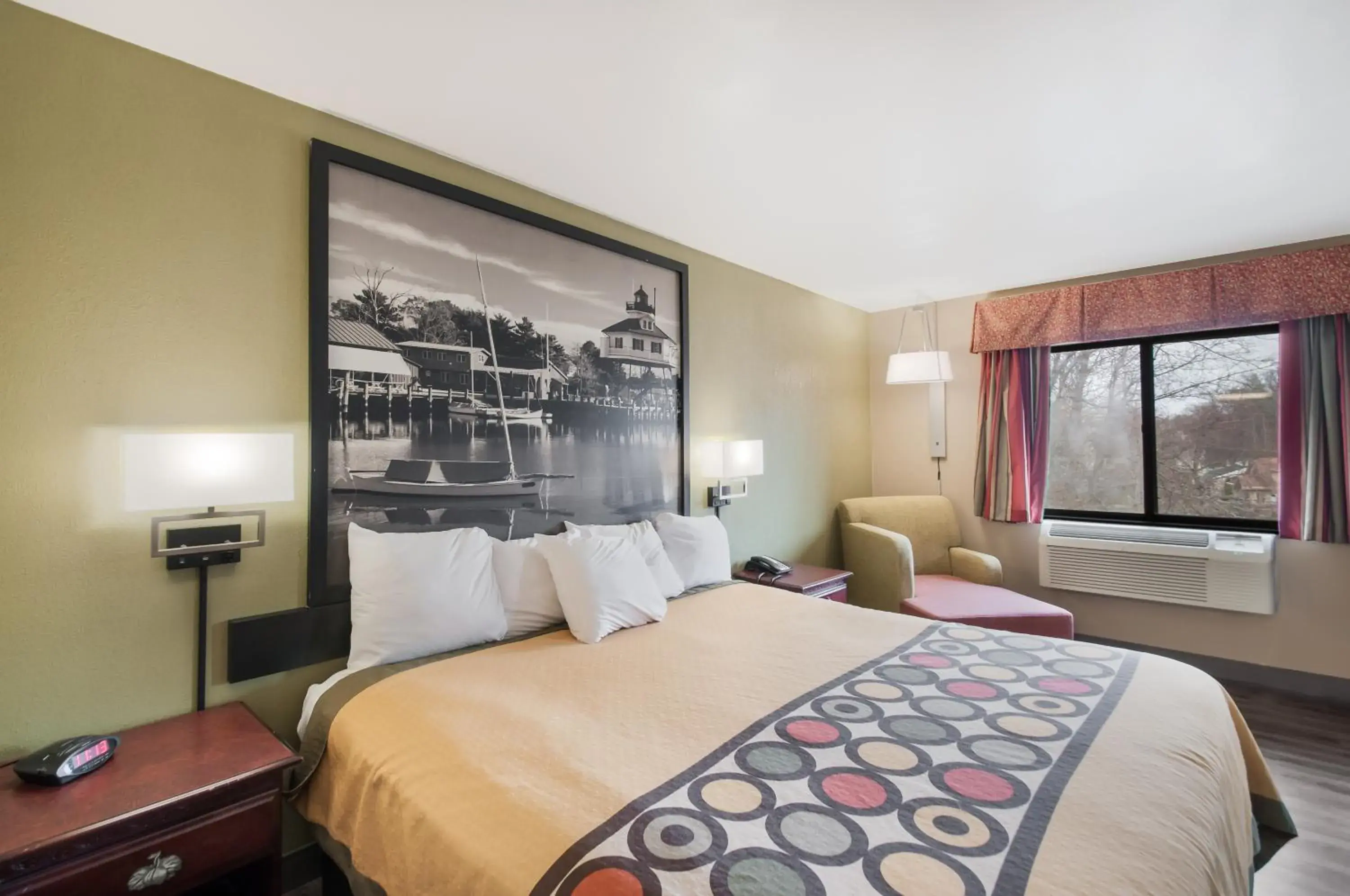 Bed in Red Carpet Inn-Indian Head Bed in Red Carpet Inn-Indian Head