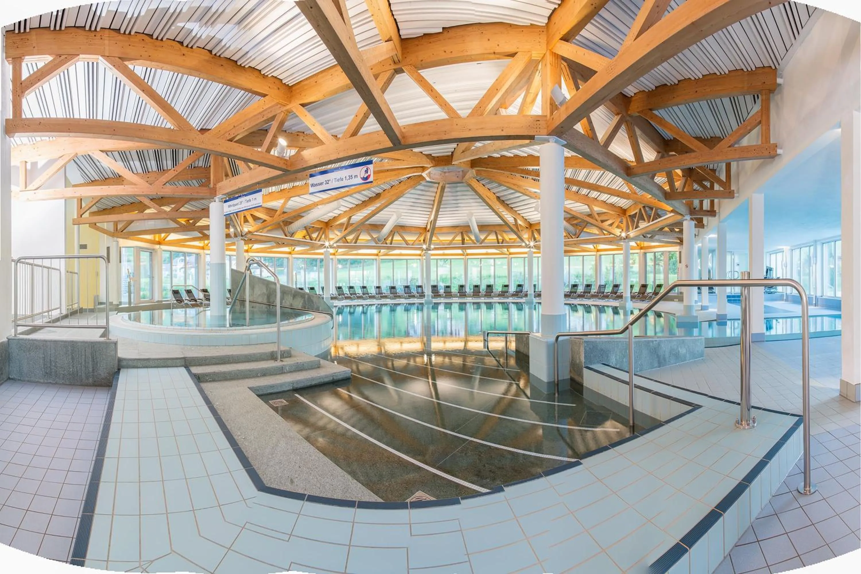 Swimming pool in Swiss Holiday Park Resort