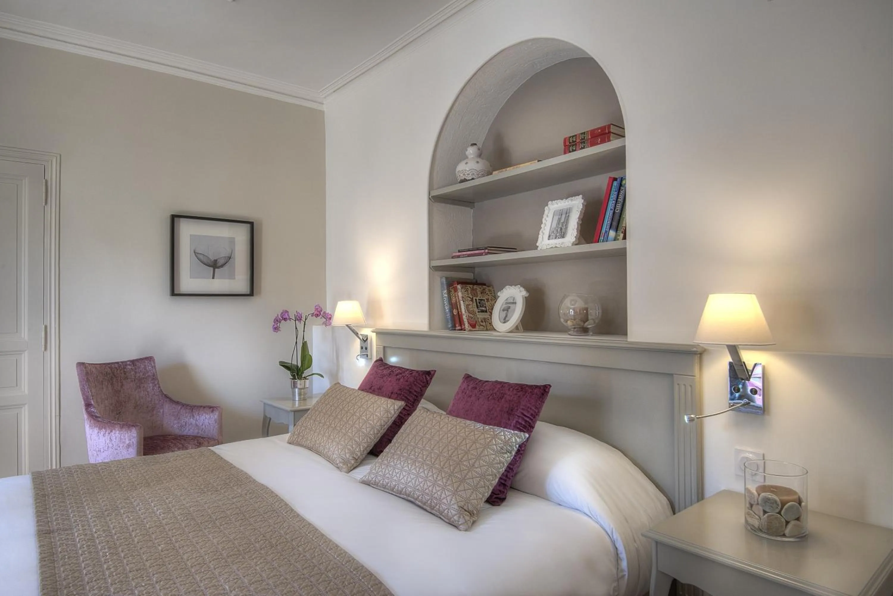 Decorative detail, Bed in La Bastide de l'Oliveraie