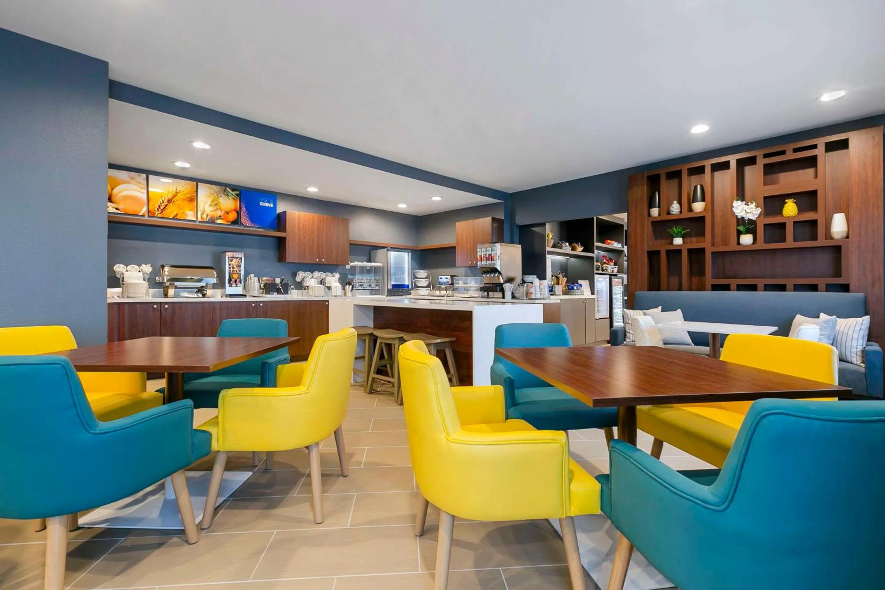 Breakfast in Comfort Inn & Suites Houma