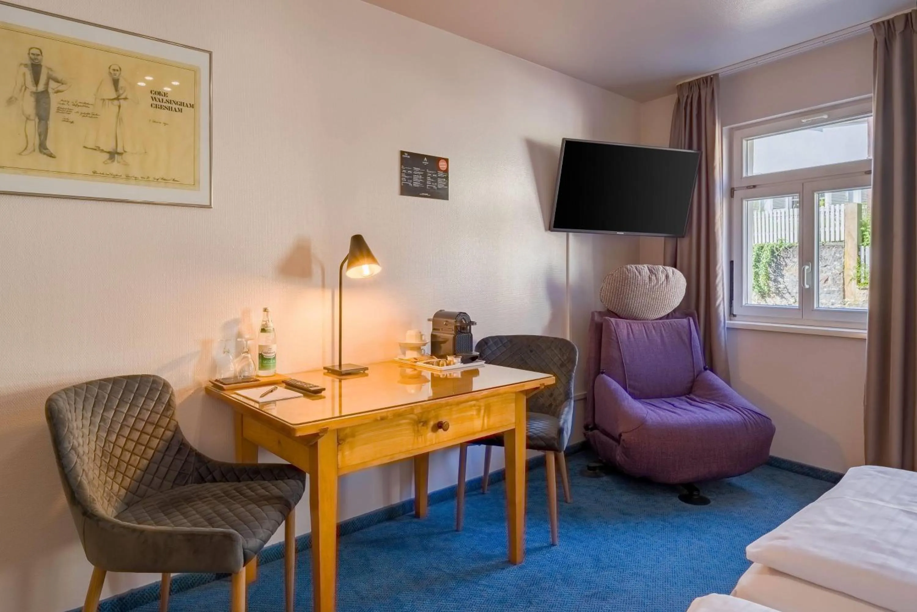 Photo of the whole room, Bed in Aspire Kronprinz, Trademark Collection by Wyndham