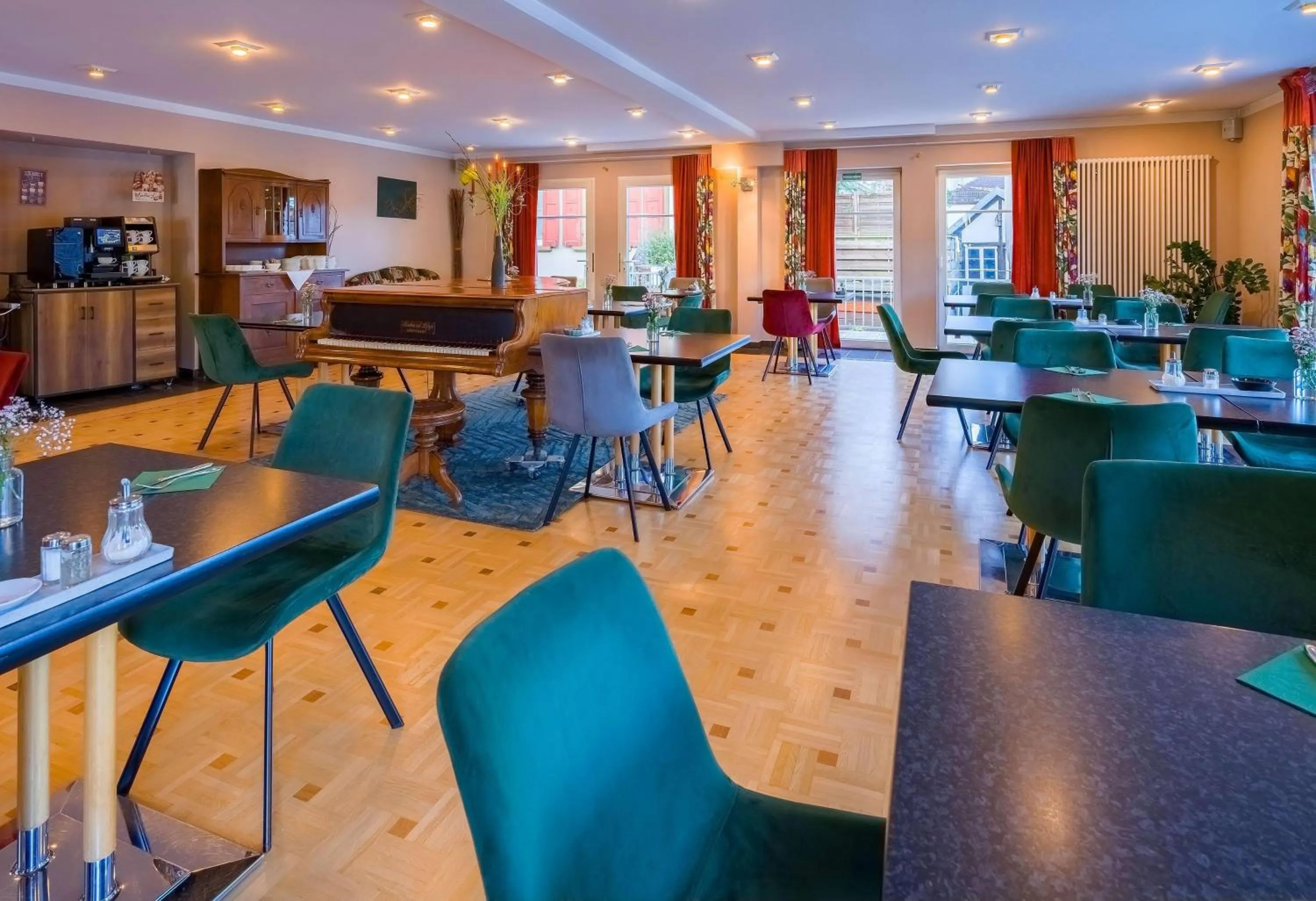 Restaurant/places to eat in Aspire Kronprinz, Trademark Collection by Wyndham