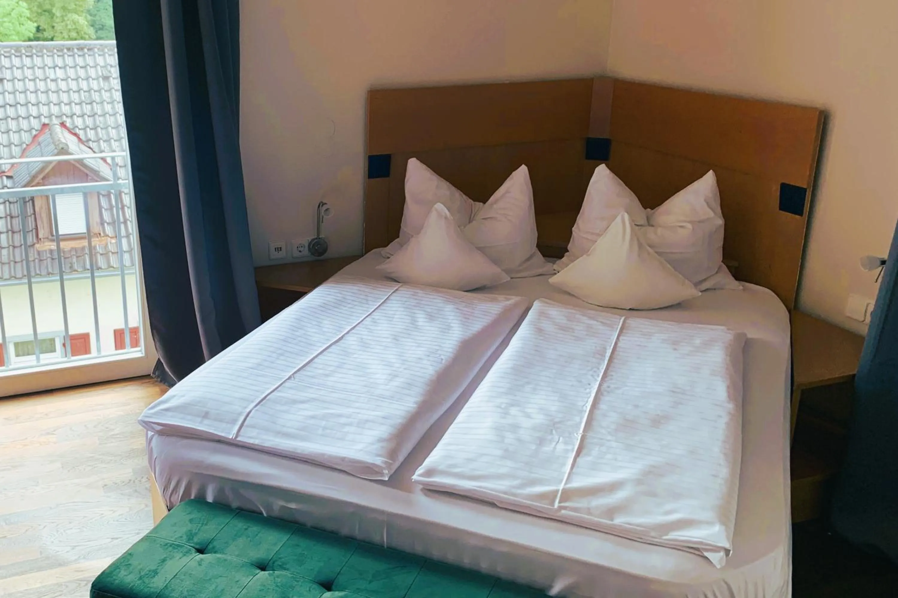 Bedroom, Bed in Hotel Kronprinz