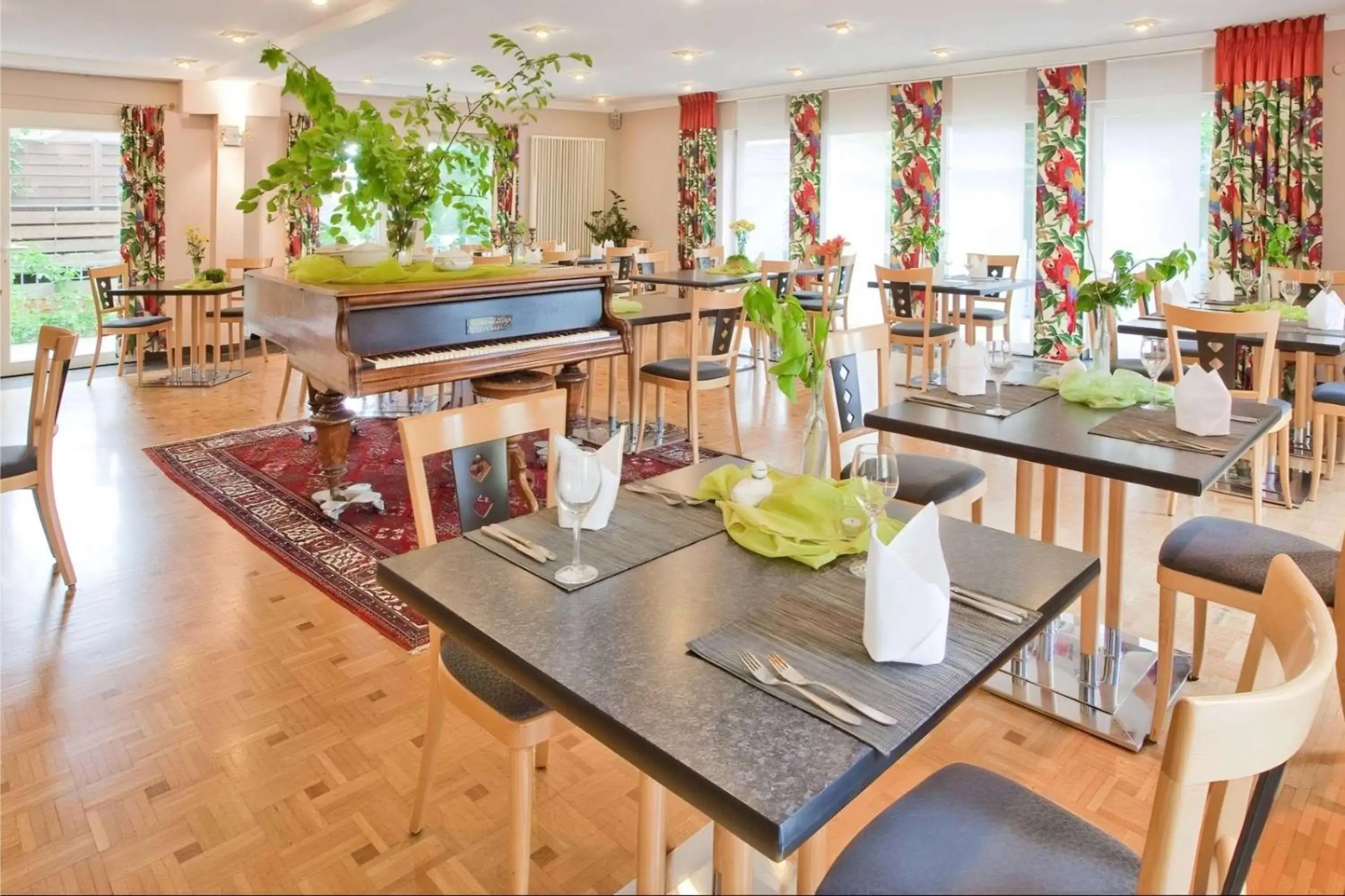 Restaurant/places to eat in Hotel Kronprinz Restaurant/places to eat in Hotel Kronprinz