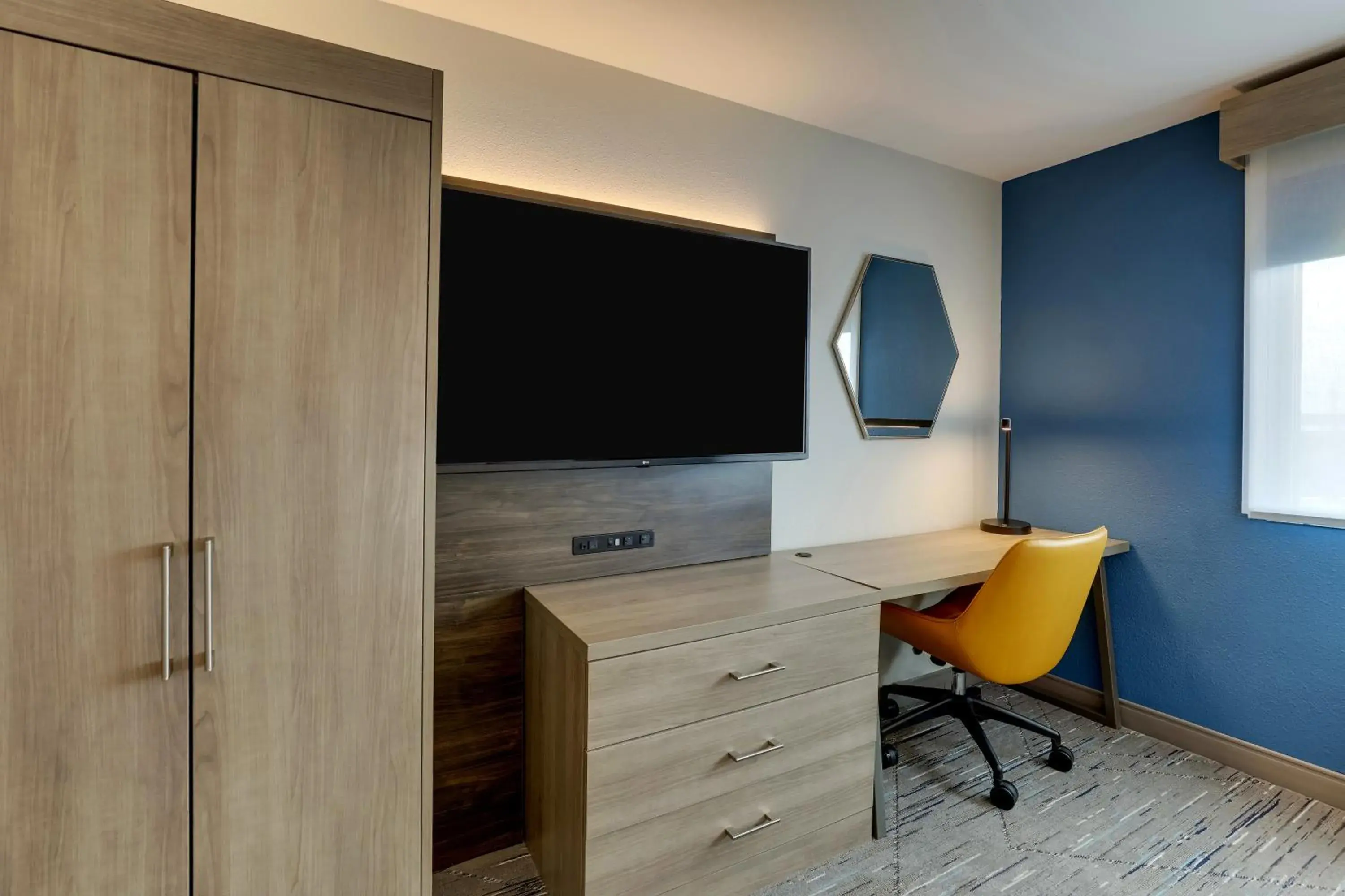 Standard Room with Two Queen Beds in Holiday Inn Express Kenner - New Orleans Airport by IHG Standard Room with Two Queen Beds in Holiday Inn Express Kenner - New Orleans Airport by IHG