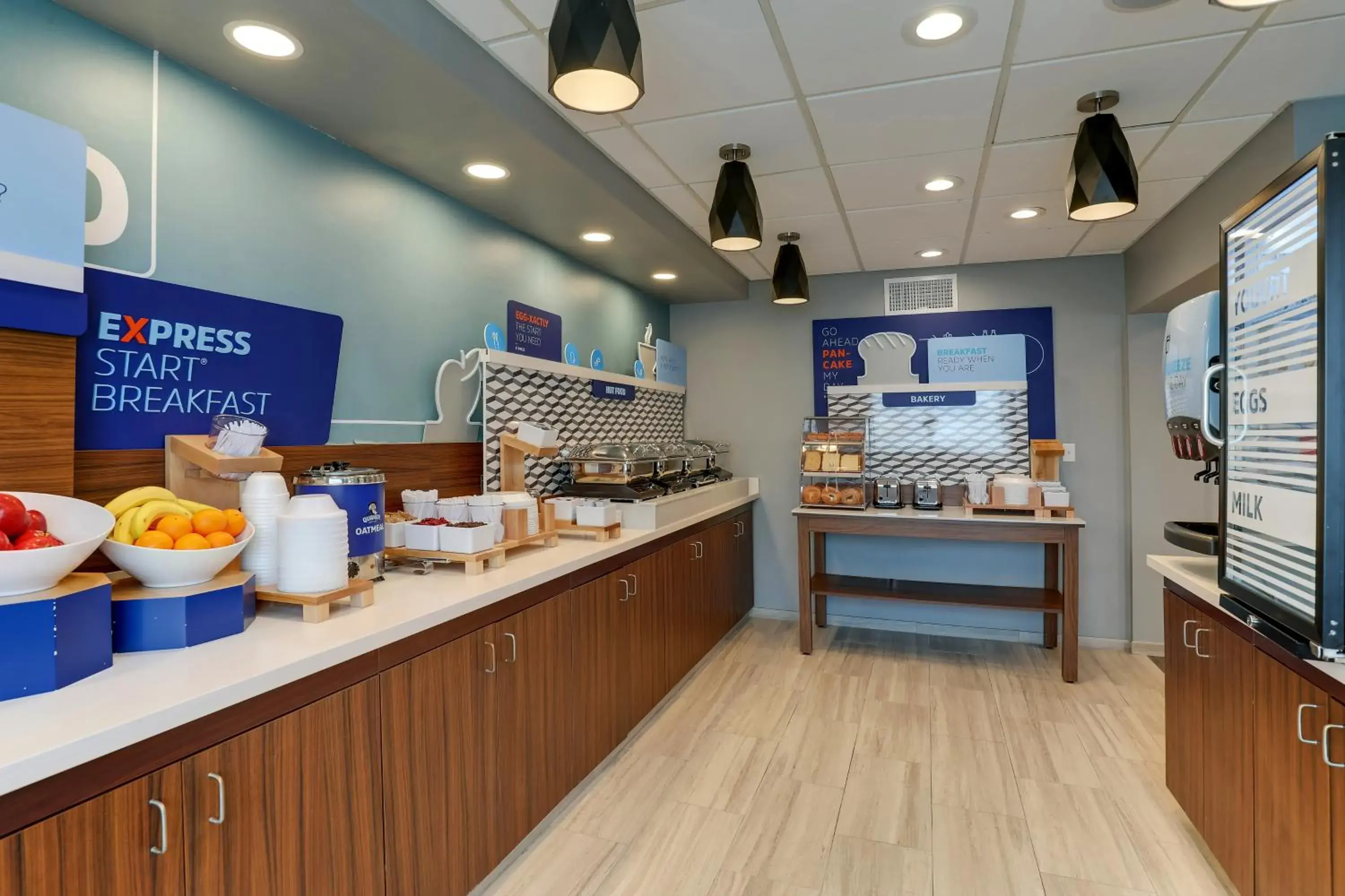 Breakfast in Holiday Inn Express Kenner - New Orleans Airport by IHG Breakfast in Holiday Inn Express Kenner - New Orleans Airport by IHG