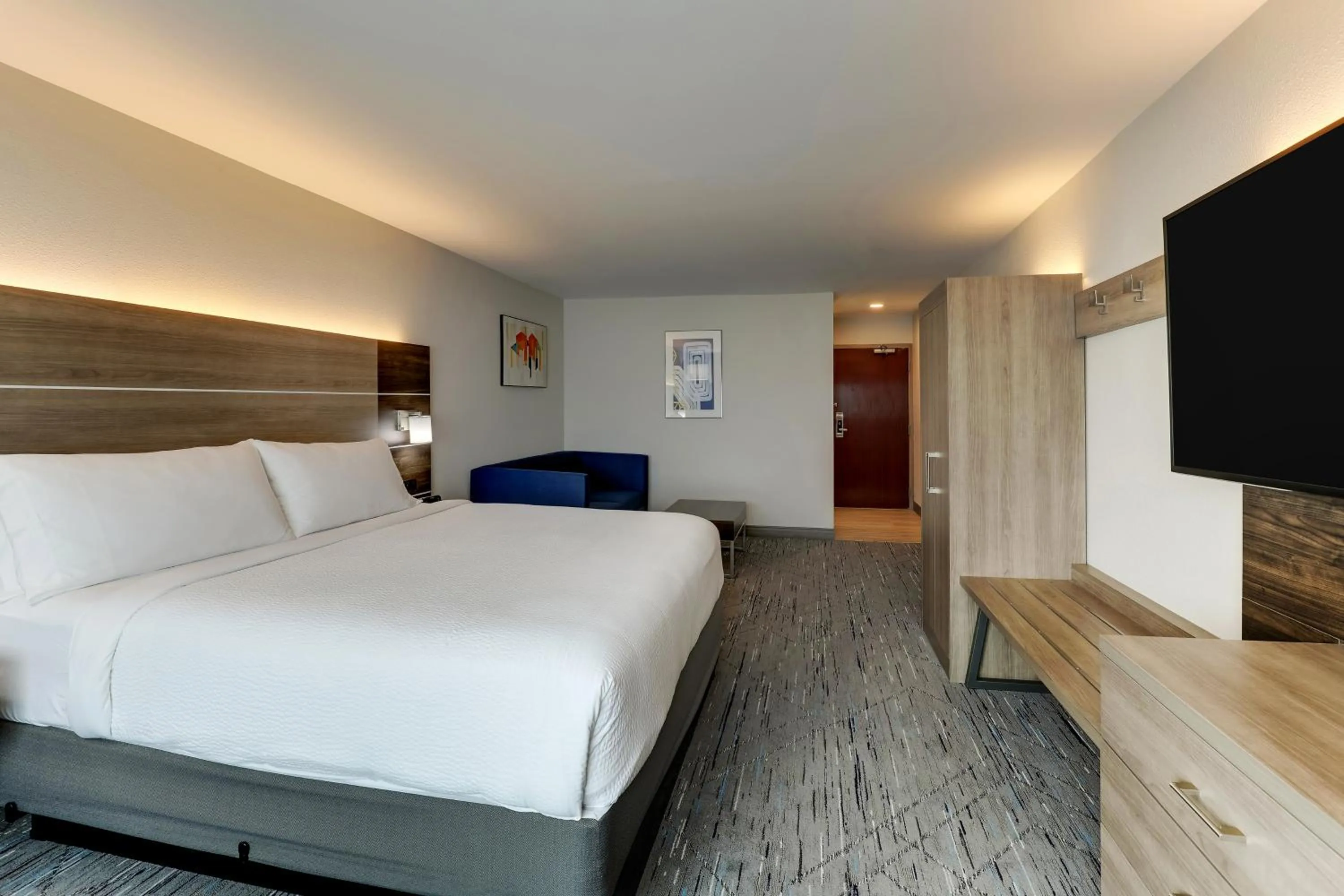 Bedroom, Bed in Holiday Inn Express Kenner - New Orleans Airport by IHG