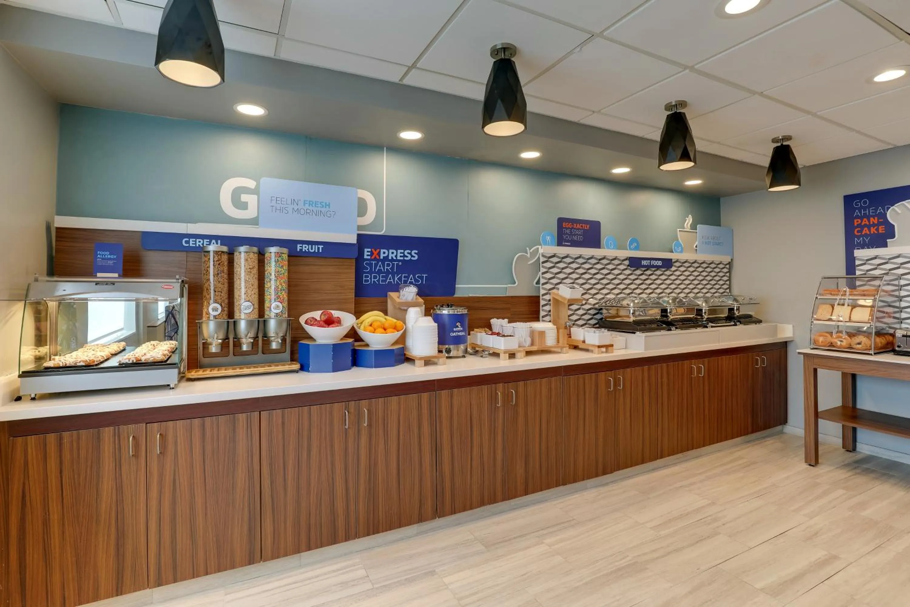 Breakfast in Holiday Inn Express Kenner - New Orleans Airport by IHG