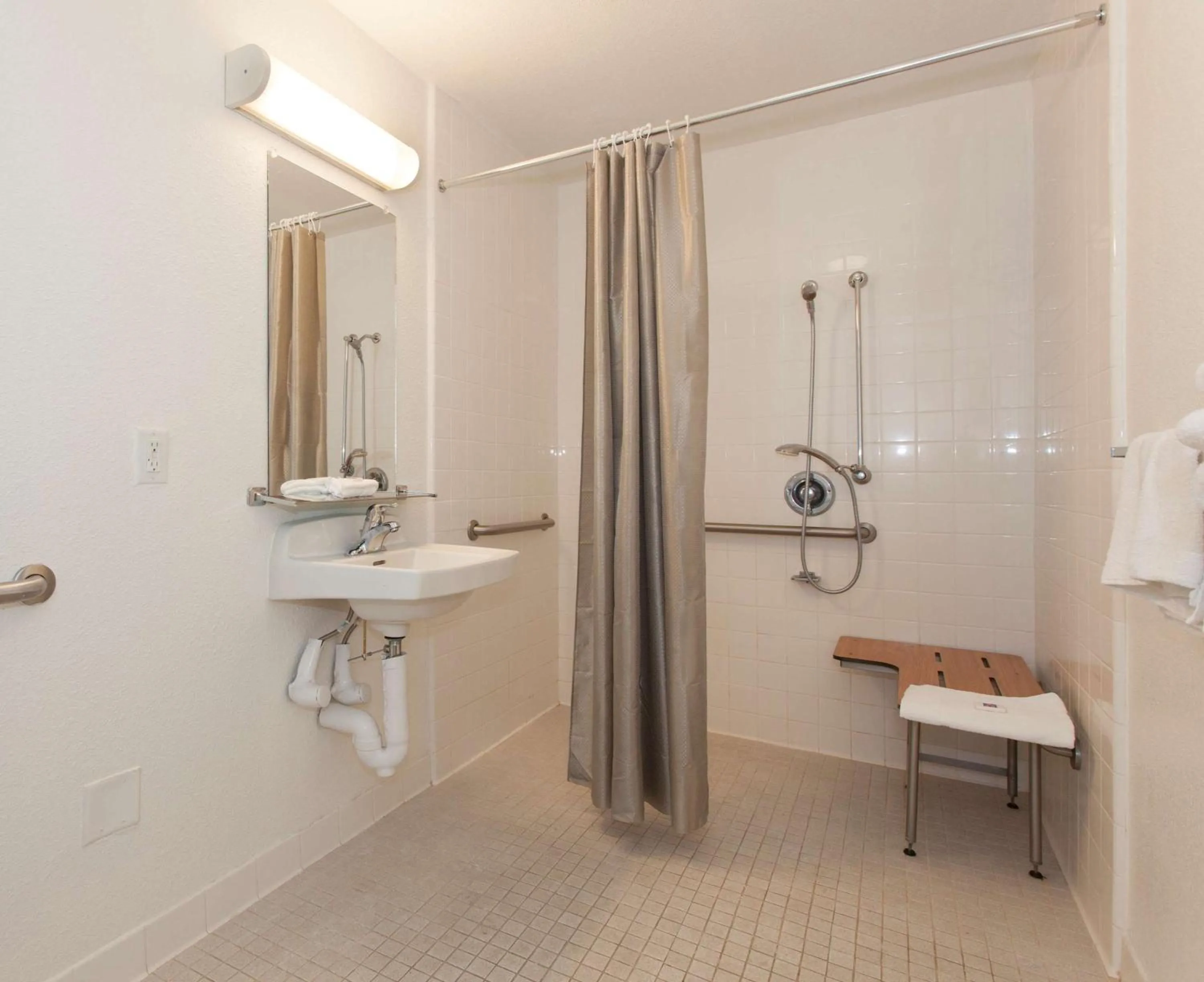 Bathroom in Hi - Wheel Flats