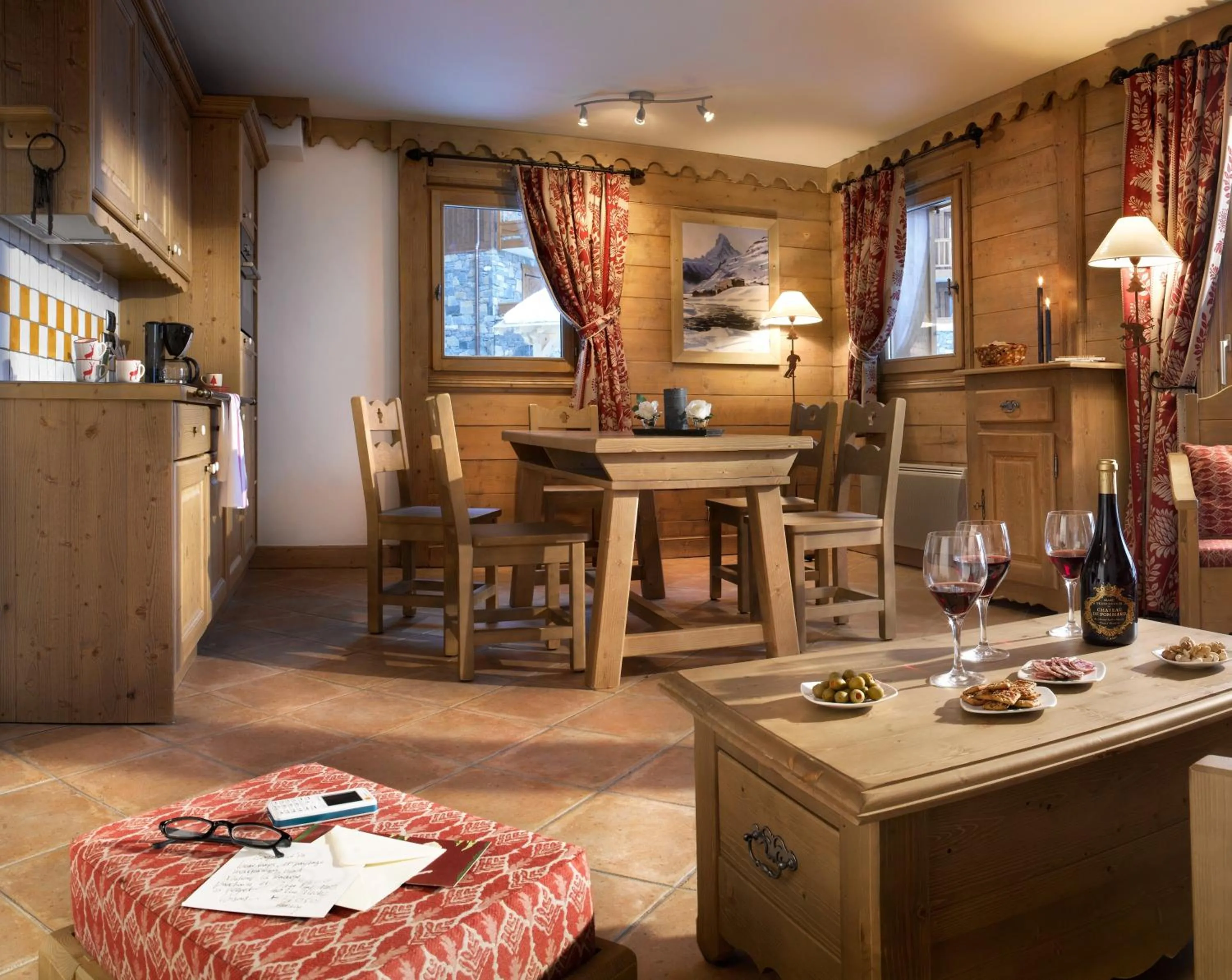 Dining area in CGH Résidence Boutique Le Hameau De Pierre Blanche
