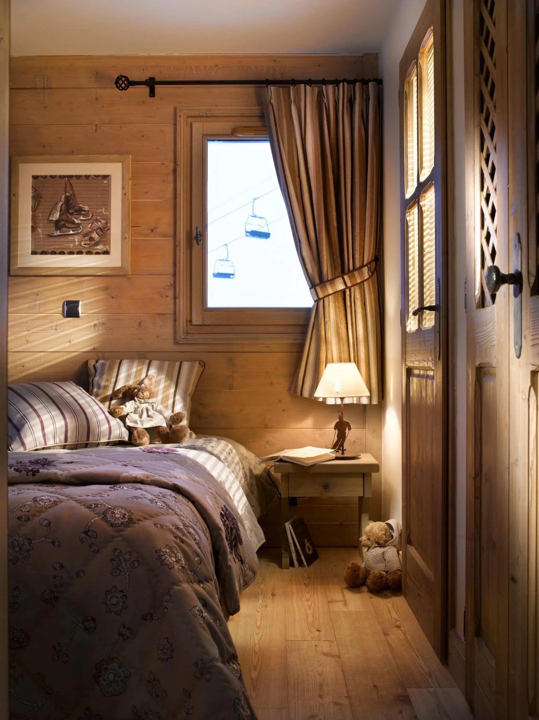 Decorative detail, Bed in CGH Résidence Boutique Le Hameau De Pierre Blanche
