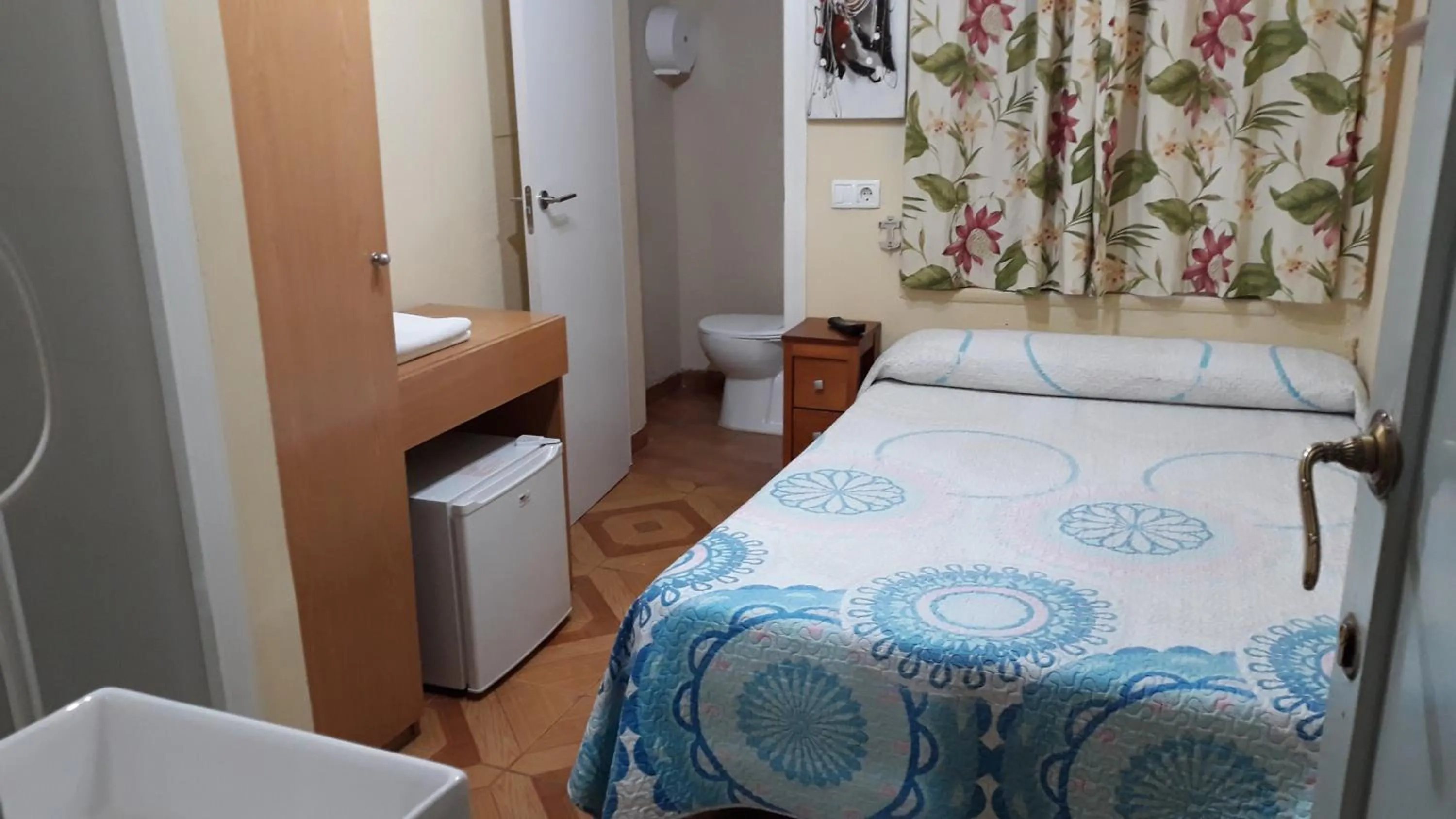 Bed in Hostal Fuentesol