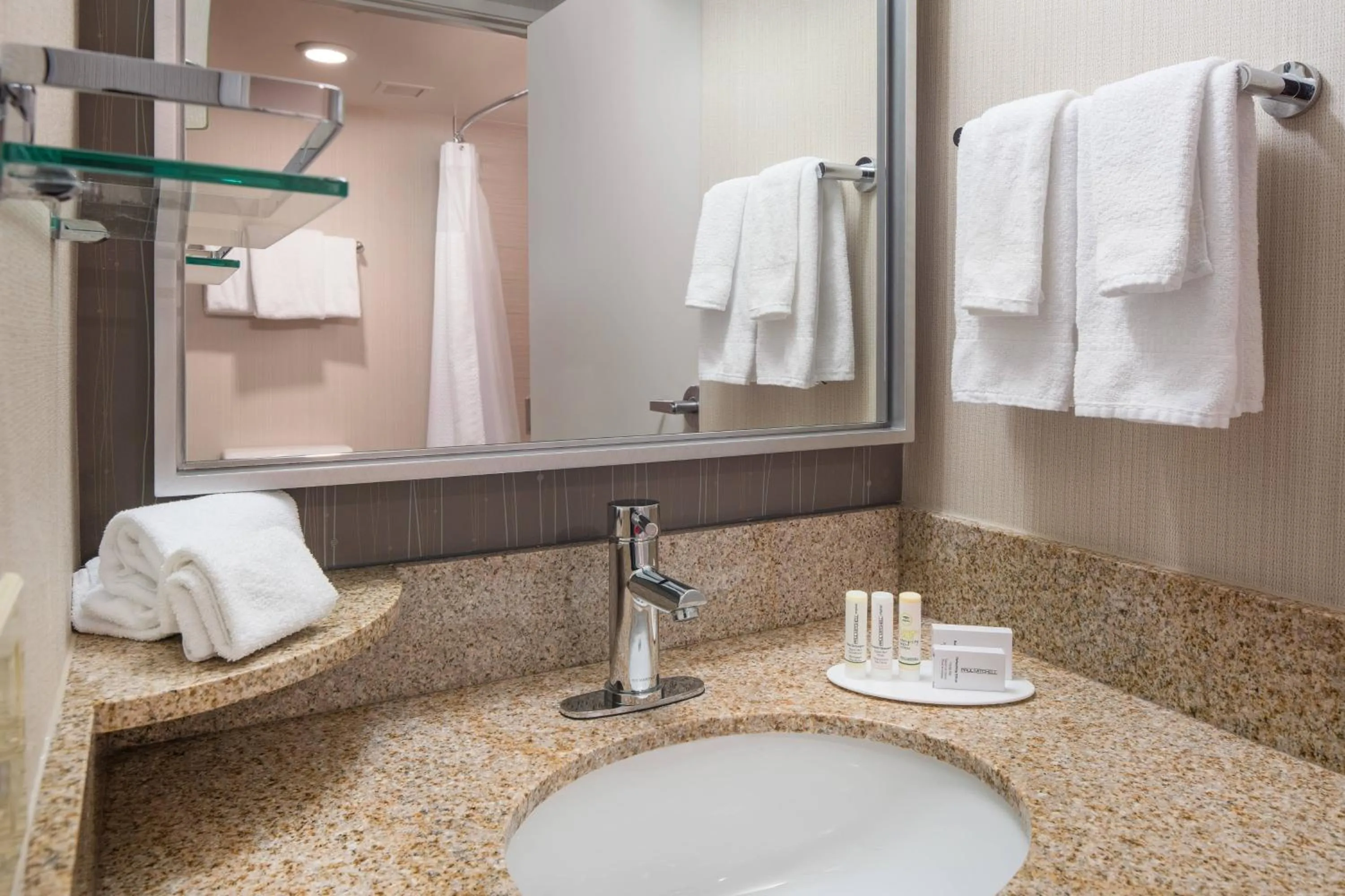 Bathroom in Courtyard by Marriott Richmond Berkeley