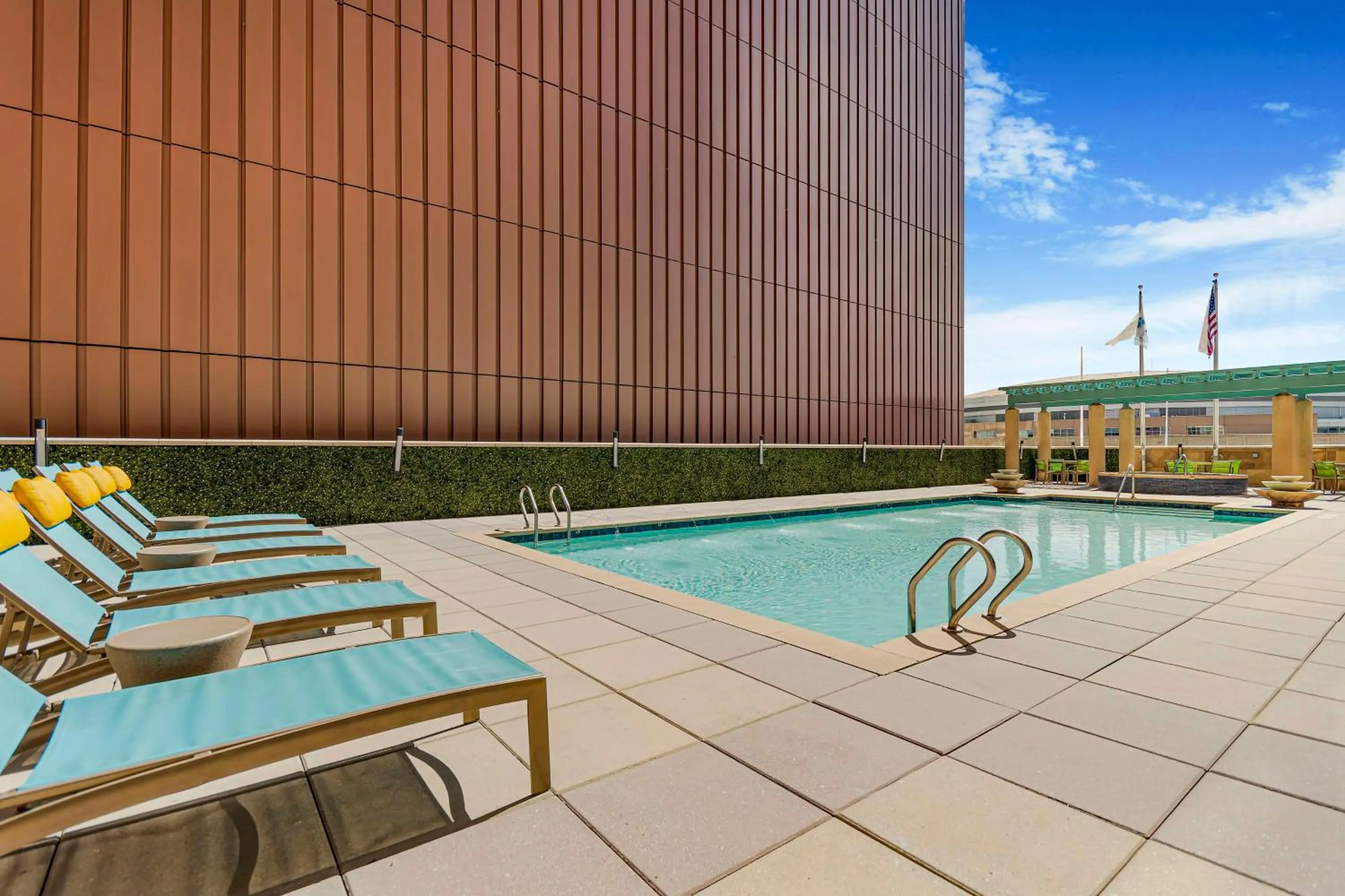 Pool view in Embassy Suites Houston - Downtown