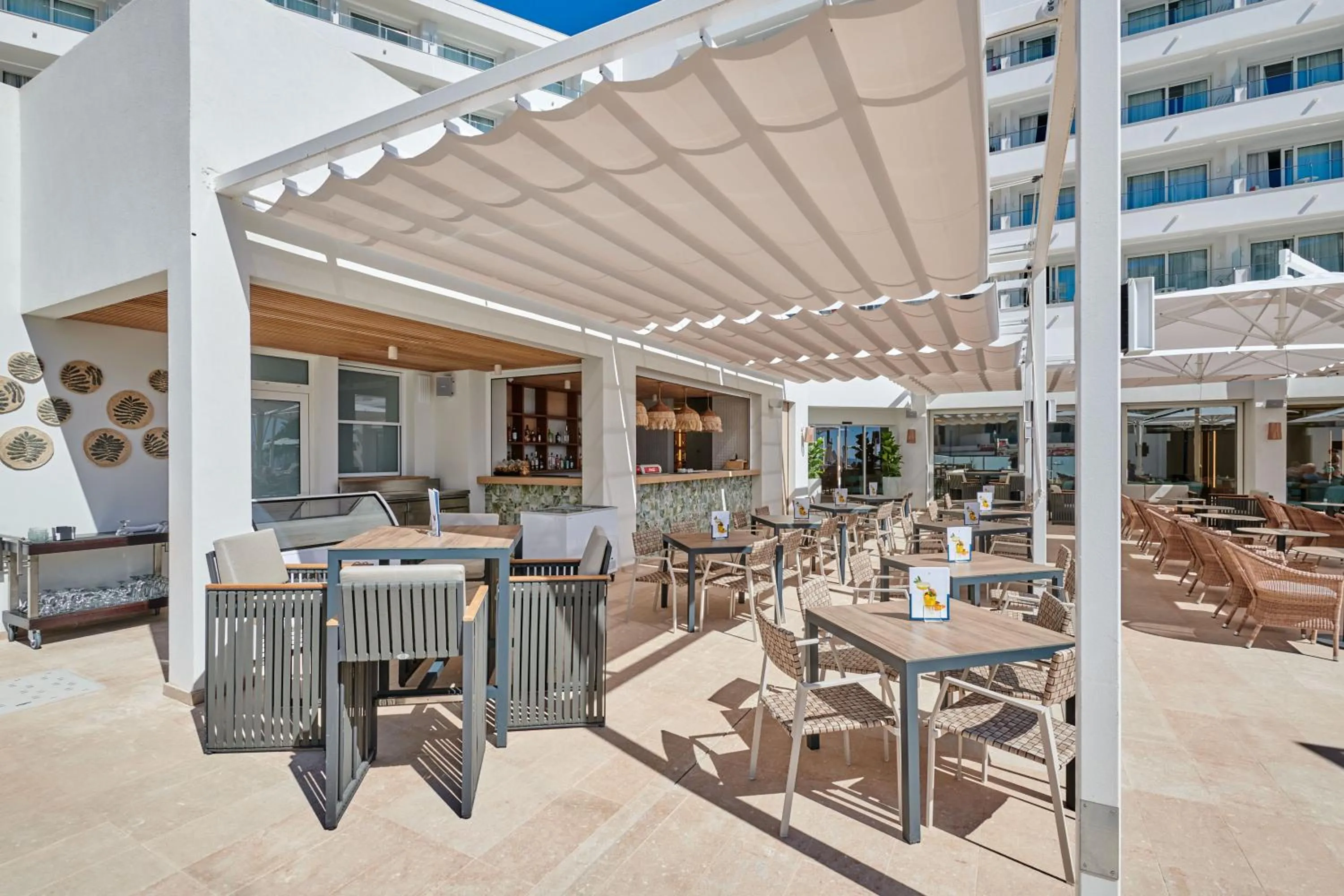 Swimming pool in Hipotels Flamenco