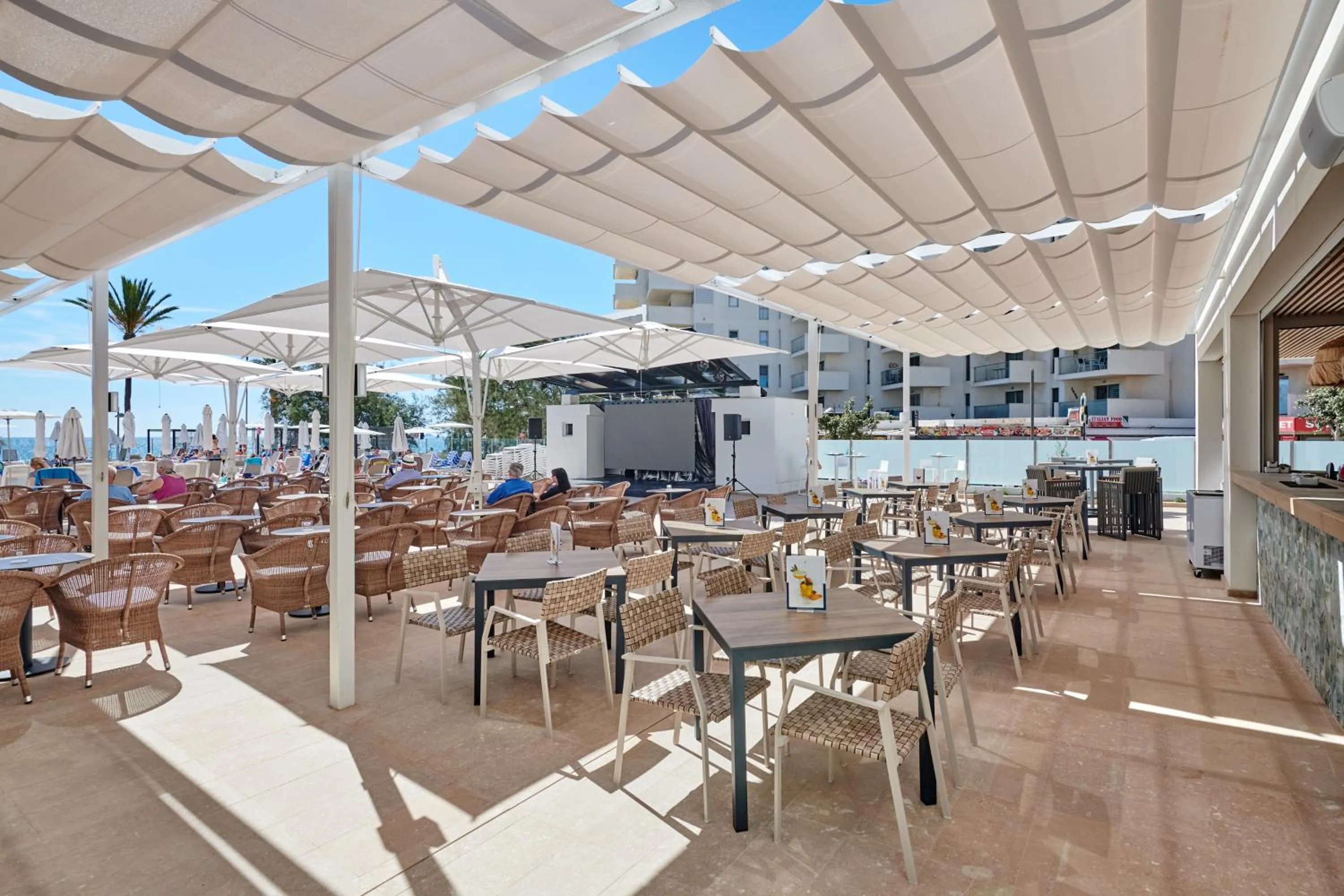 Swimming pool in Hipotels Flamenco