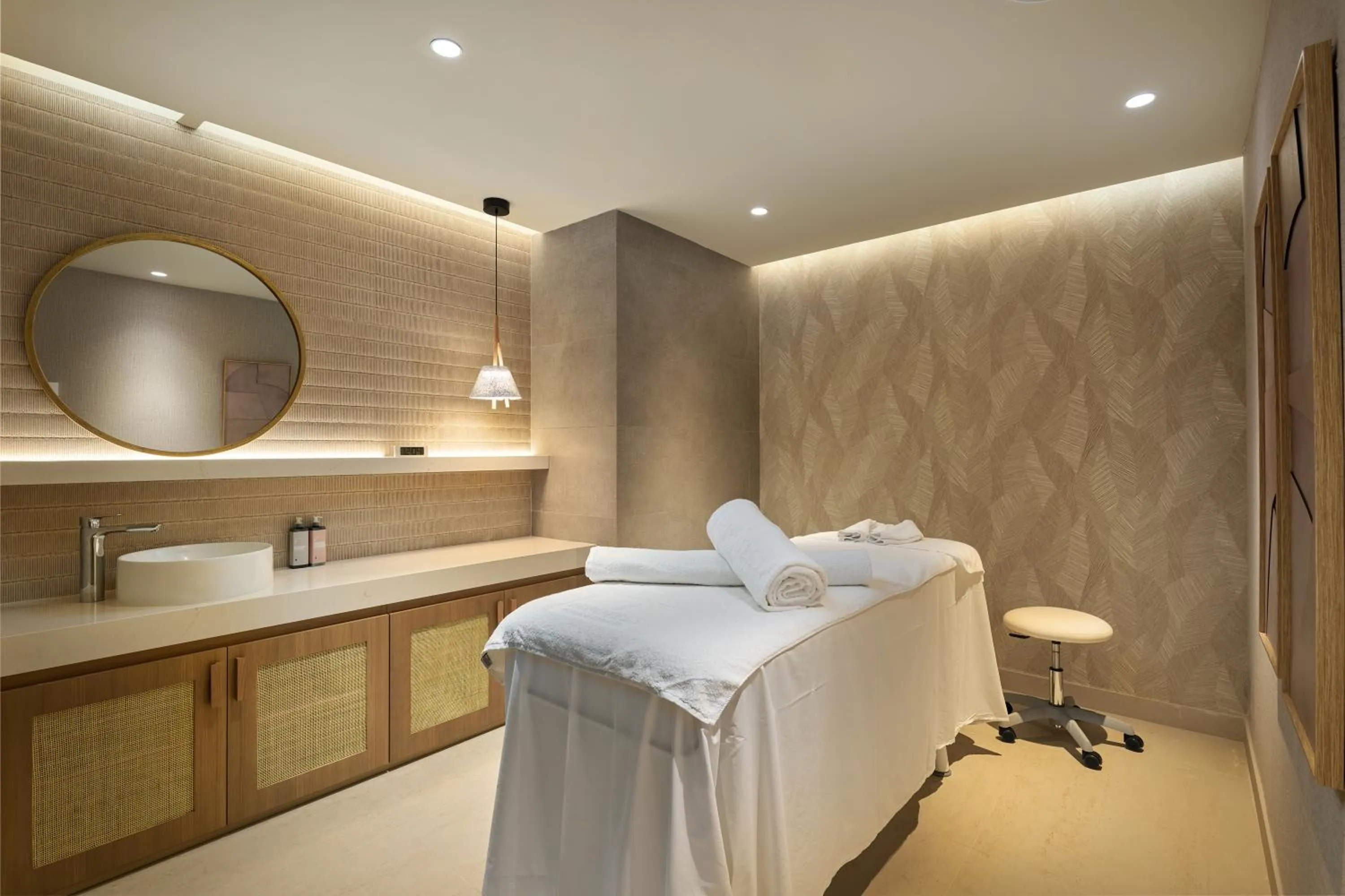 Massage, Bed in Hipotels Flamenco