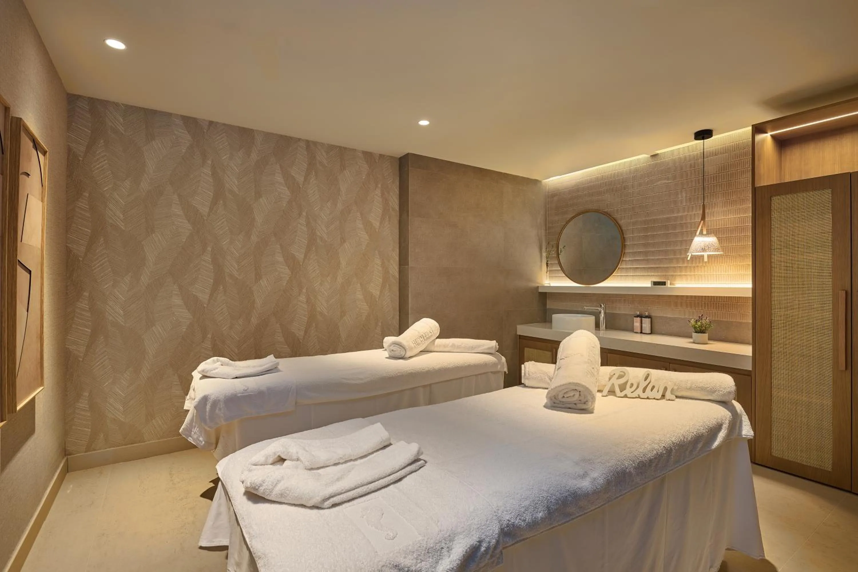Massage, Bed in Hipotels Flamenco