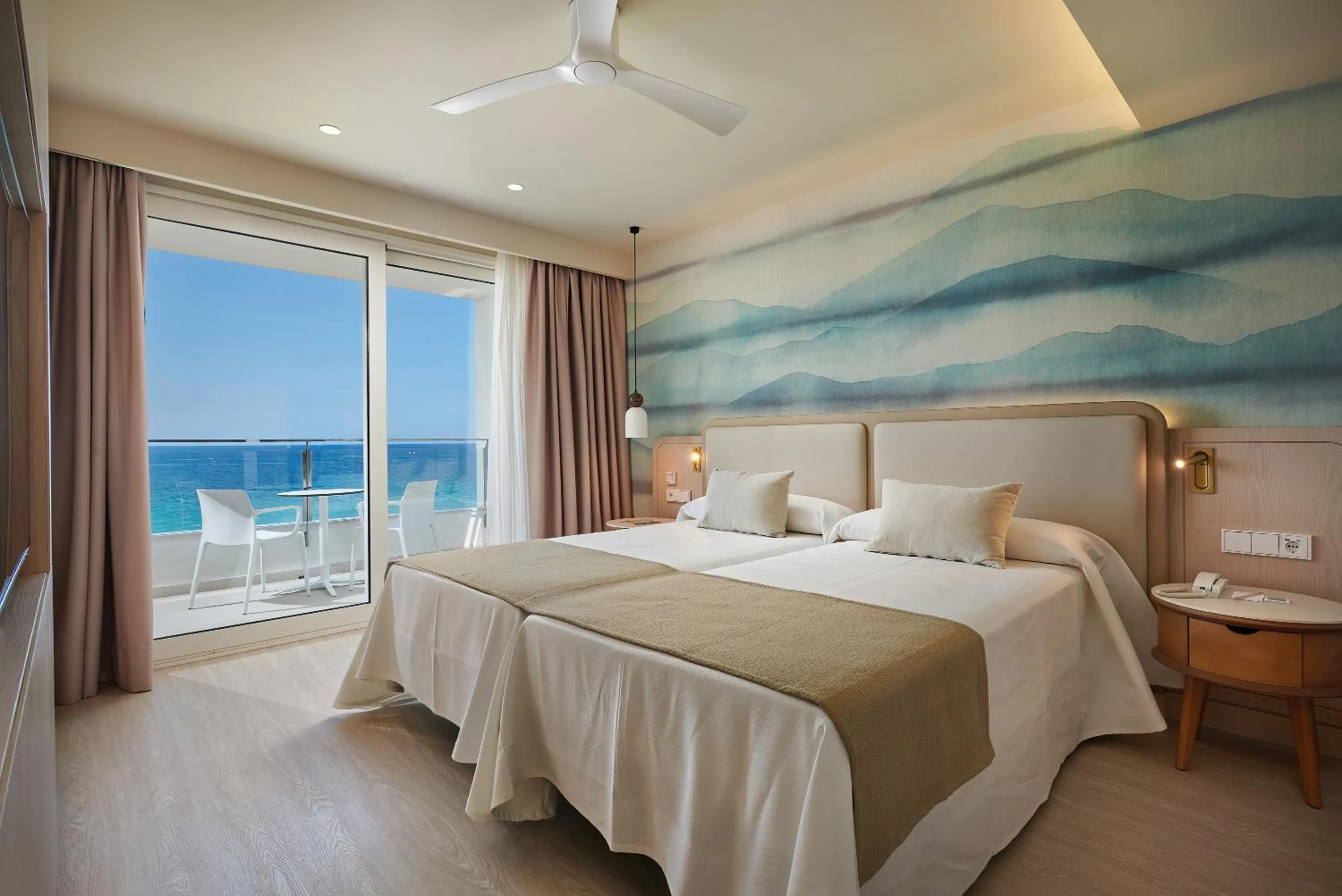 Sea view, Bed in Hipotels Flamenco