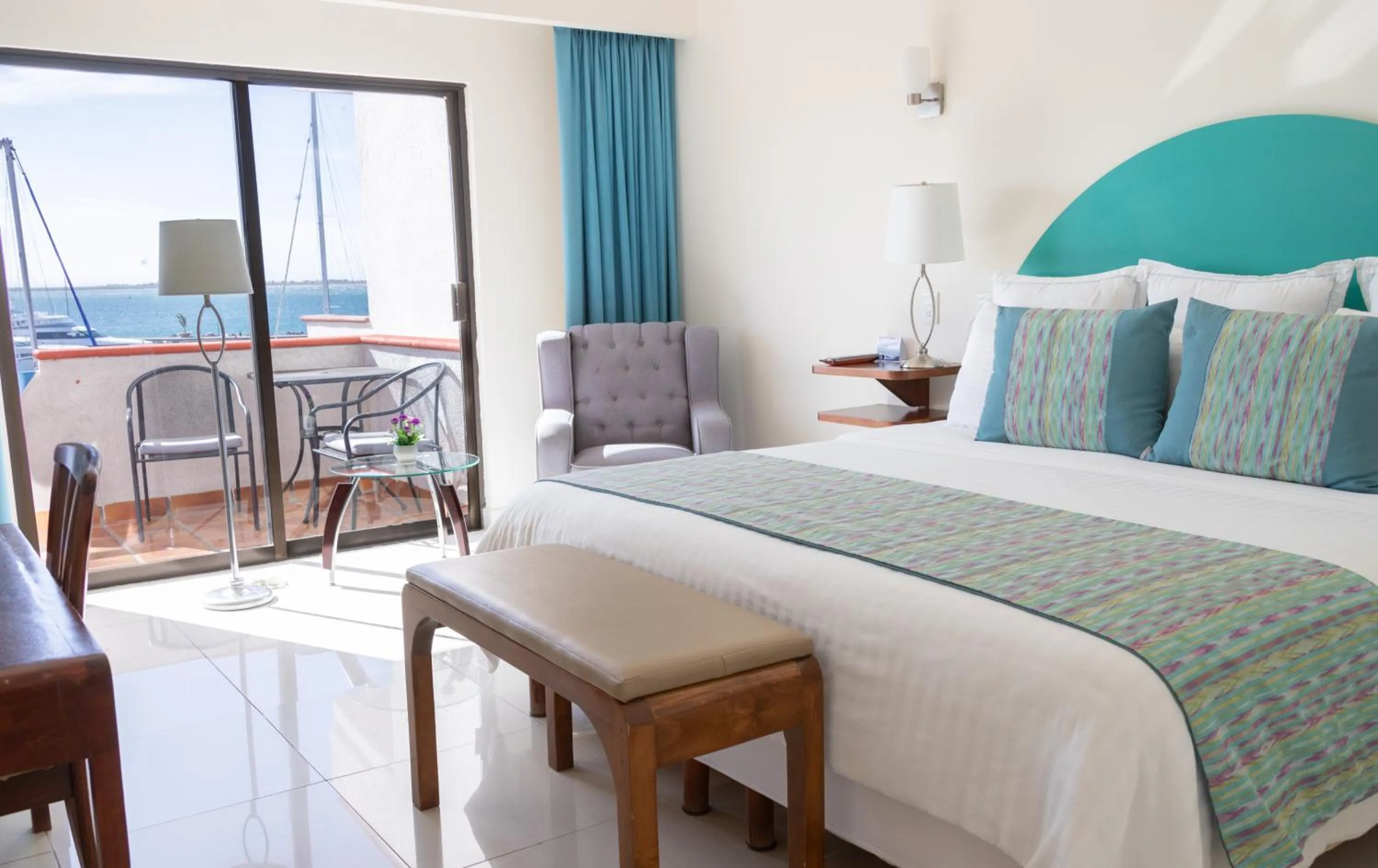 Balcony/Terrace, Bed in The Westmarine Waterfront Hotel