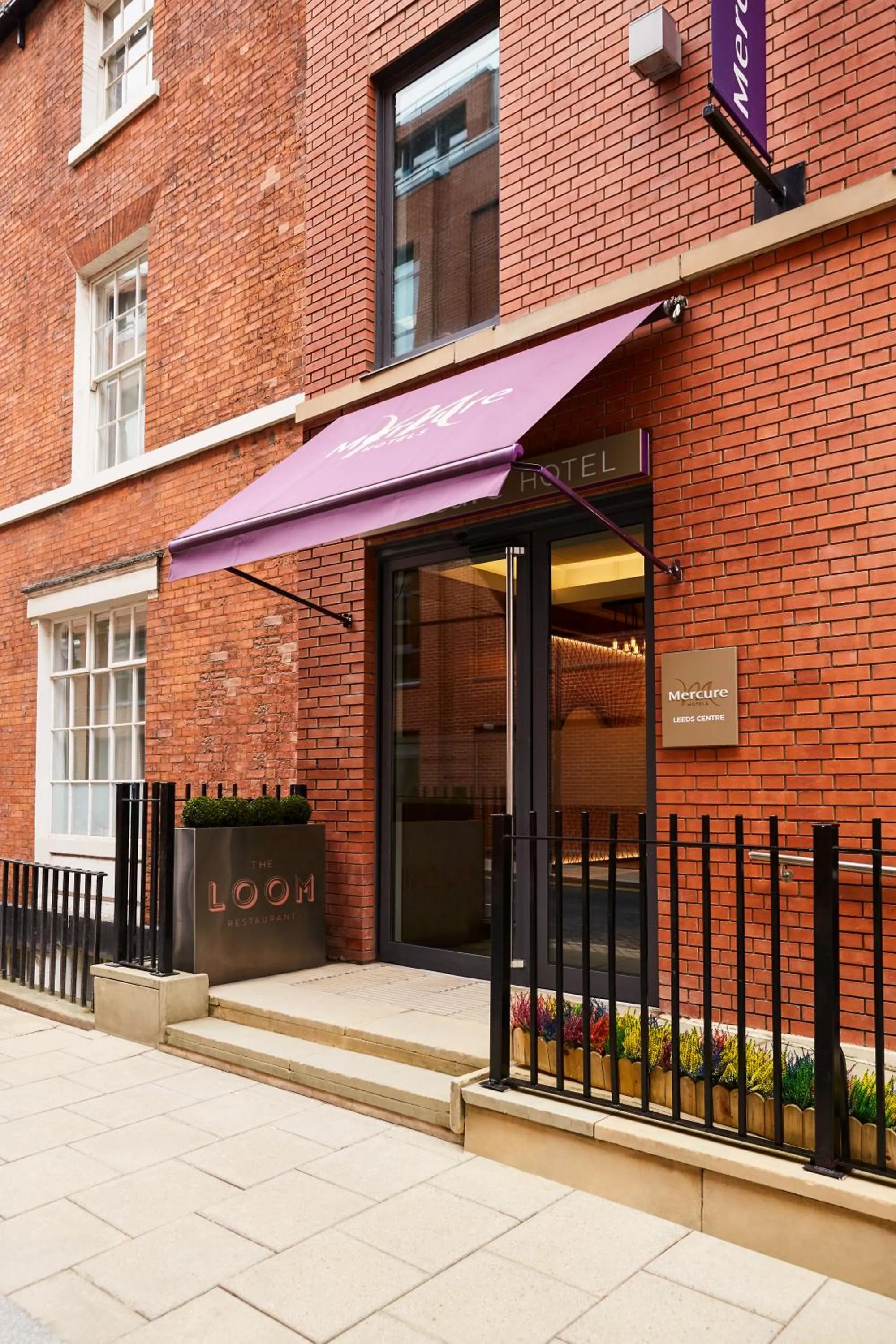 Facade/entrance in Mercure Leeds Centre Hotel