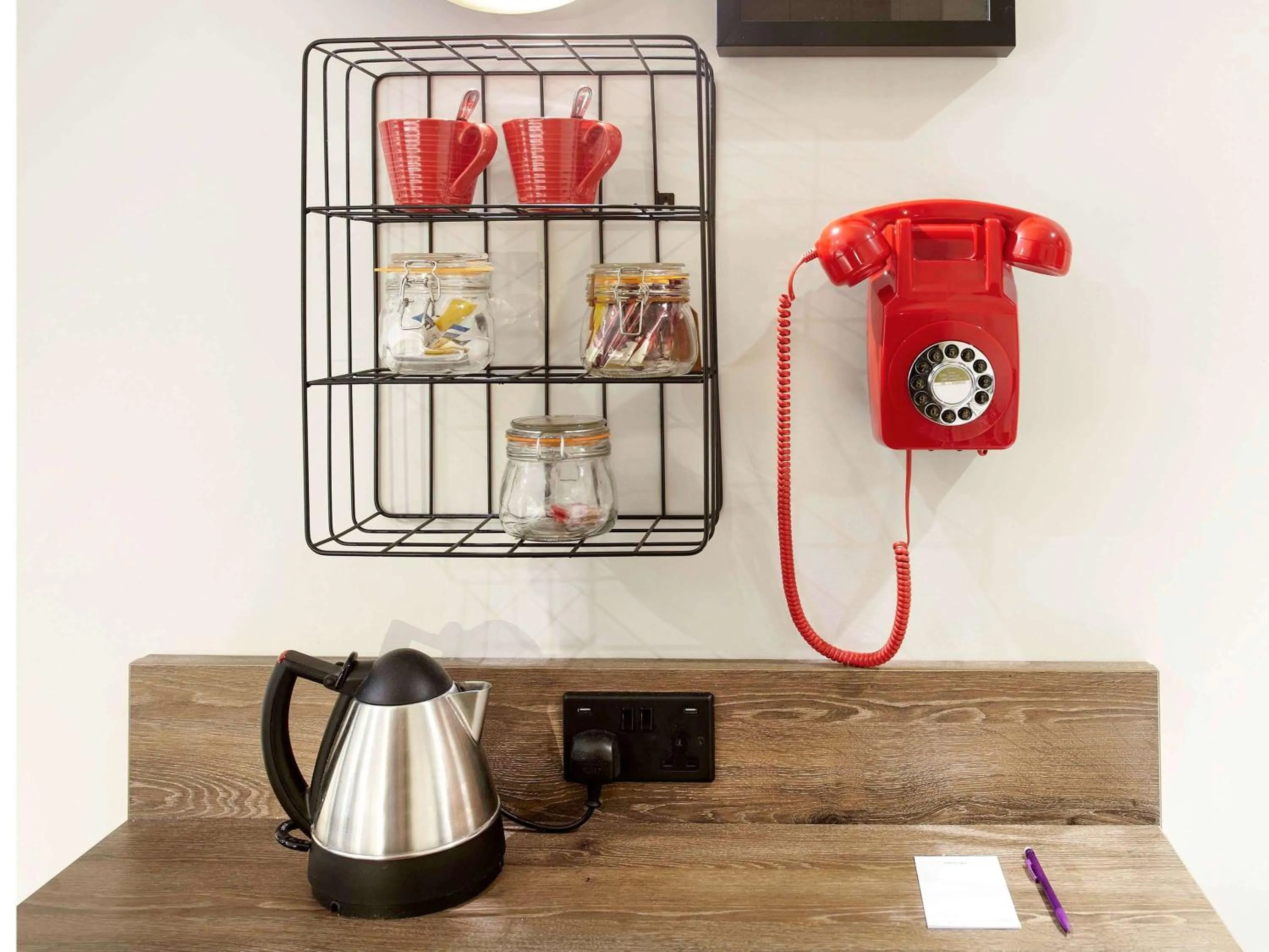 Photo of the whole room, Kitchen/Kitchenette in Mercure Leeds Centre Hotel