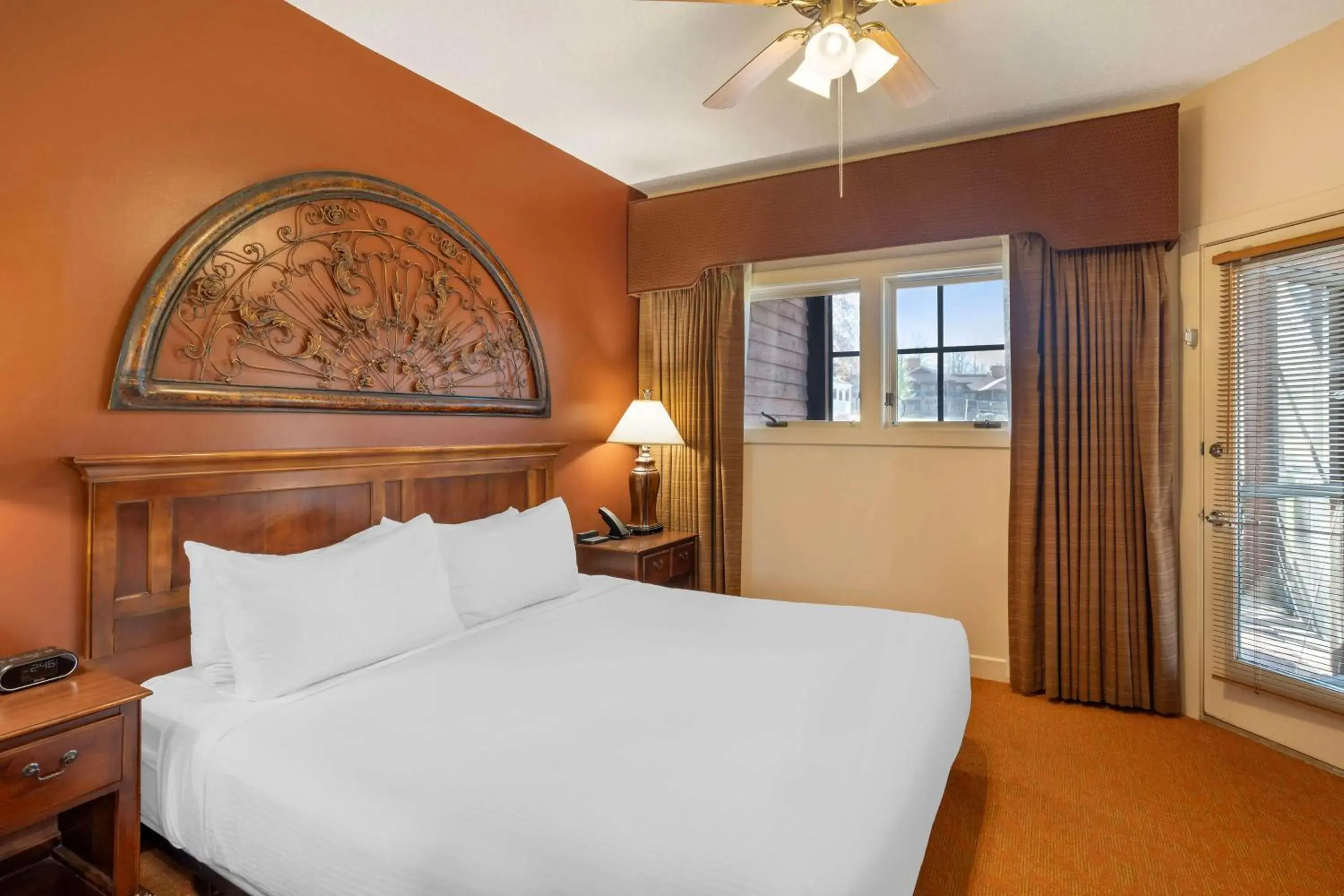 1 BEDROOM 1 KING SUITE W/HR ACC - 3X3 SHOWER in Hilton Vacation Club Bent Creek Golf Village Gatlinburg 1 BEDROOM 1 KING SUITE W/HR ACC - 3X3 SHOWER in Hilton Vacation Club Bent Creek Golf Village Gatlinburg