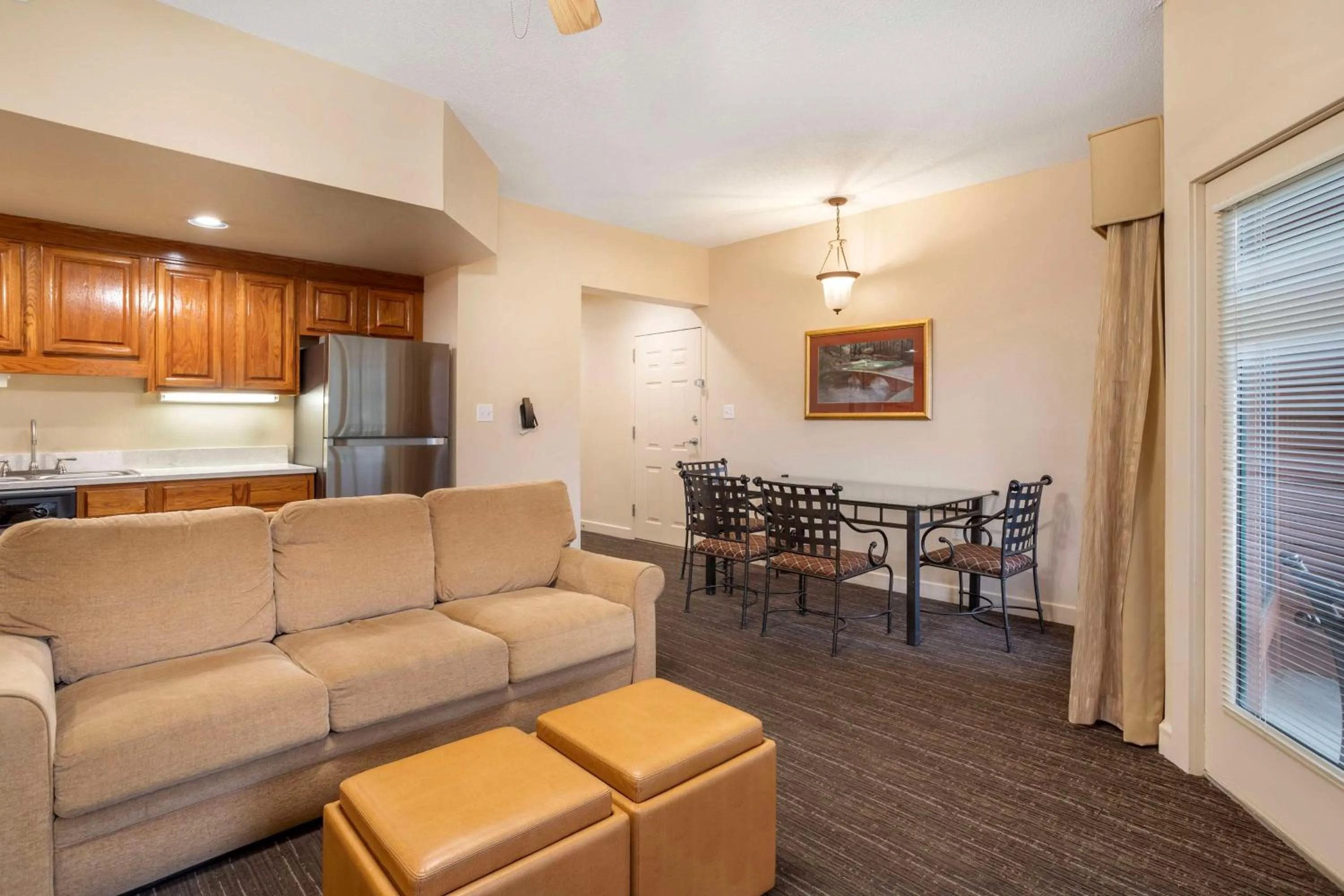 Living room in Hilton Vacation Club Bent Creek Golf Village Gatlinburg