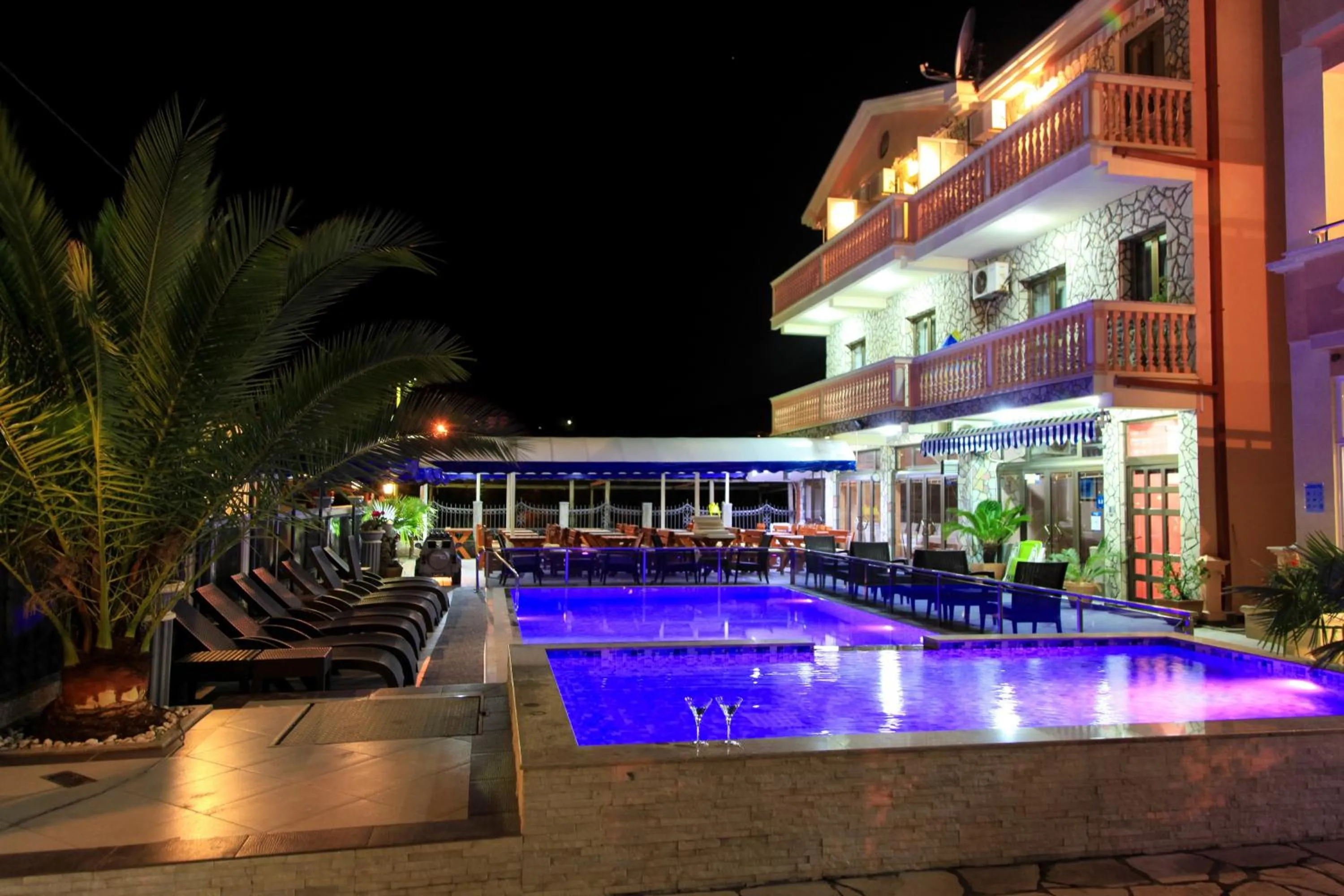 Pool view in Aparthotel Villa Primafila