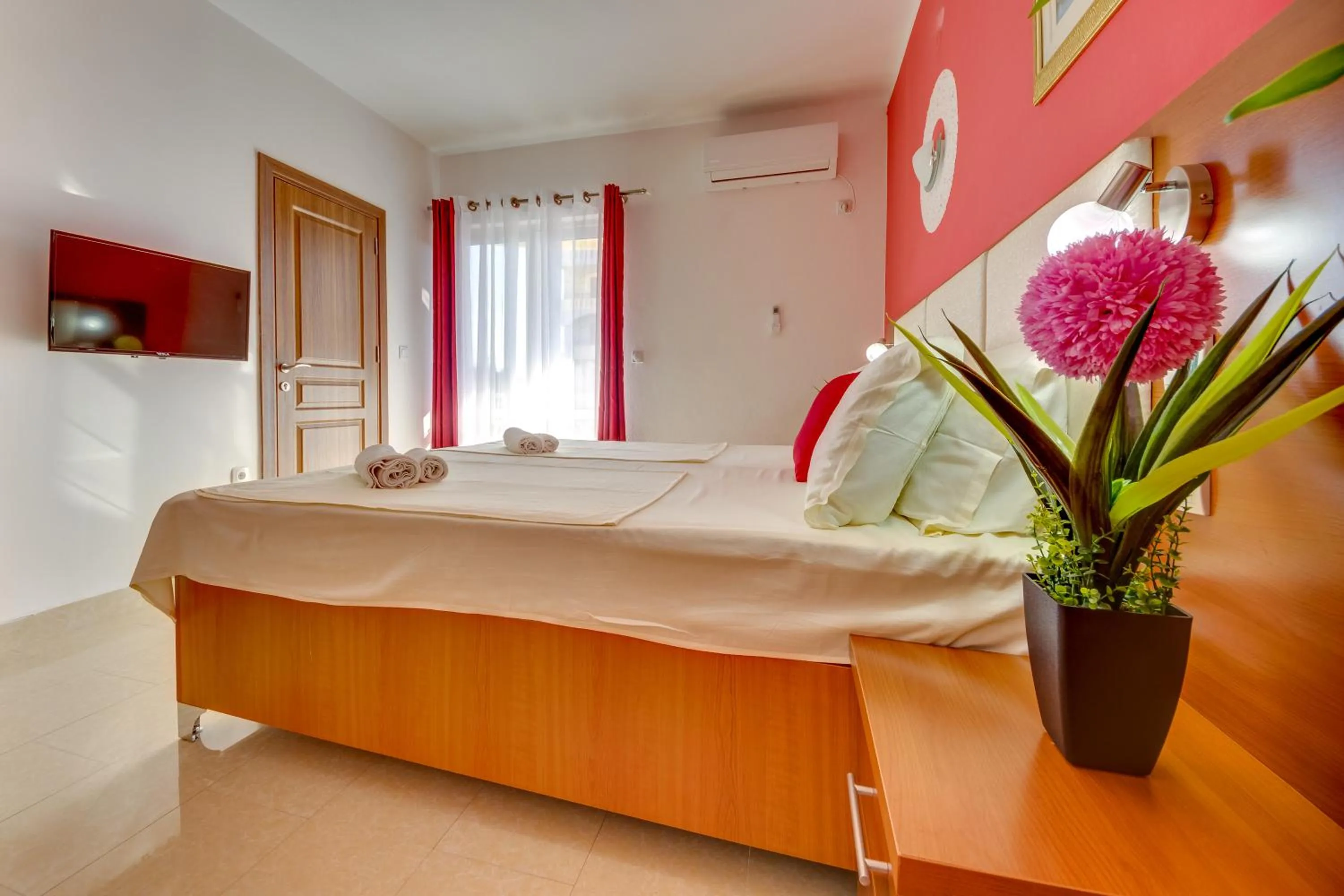 Photo of the whole room, Bed in Aparthotel Villa Primafila
