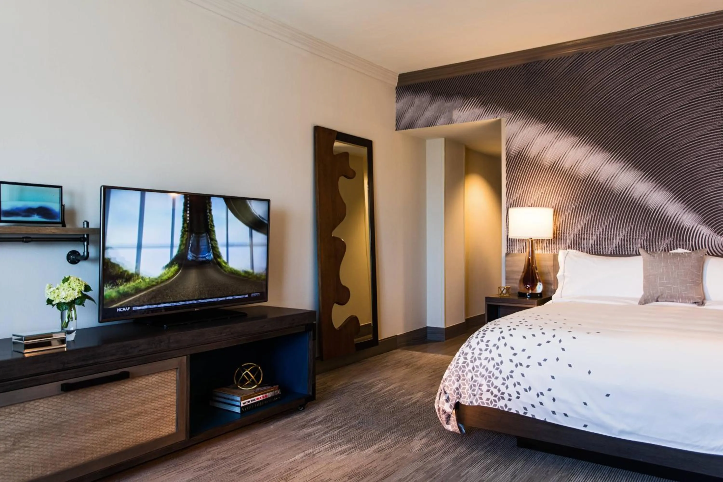 Photo of the whole room, Bed in Renaissance Waterford Oklahoma City Hotel