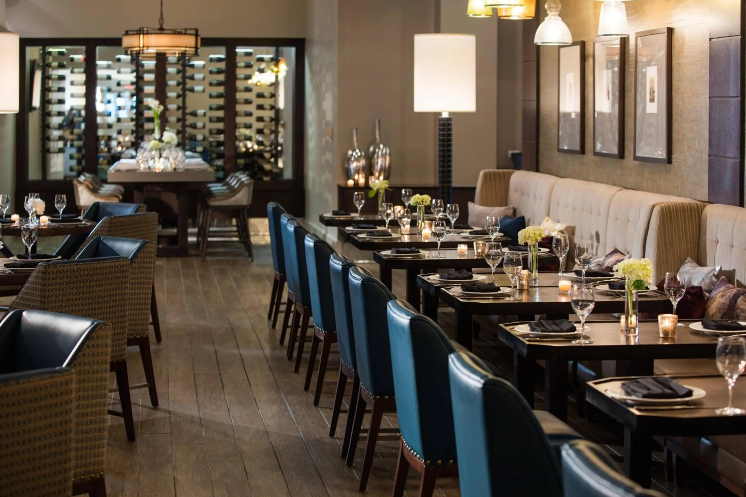 Restaurant/places to eat in Renaissance Waterford Oklahoma City Hotel