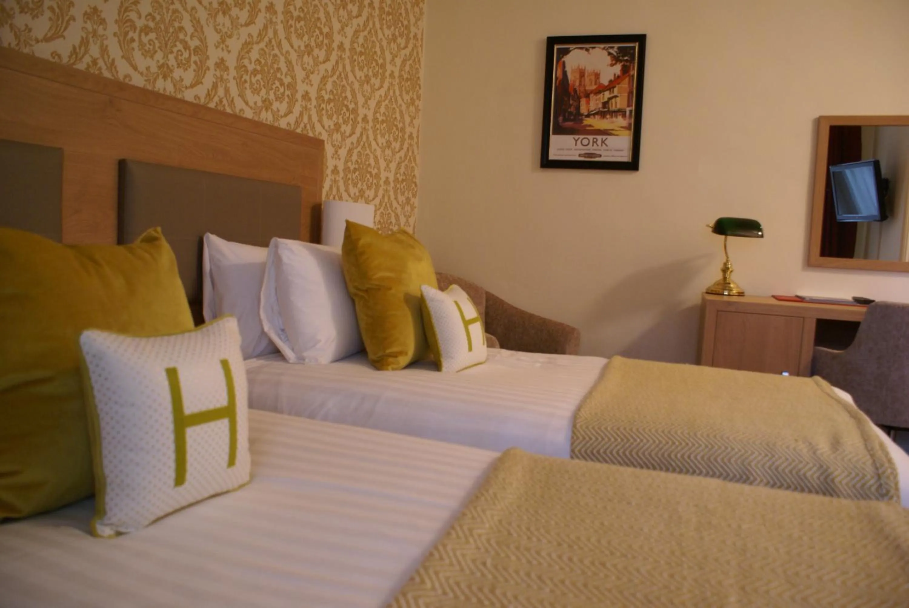 Bedroom, Bed in Haley's Hotel