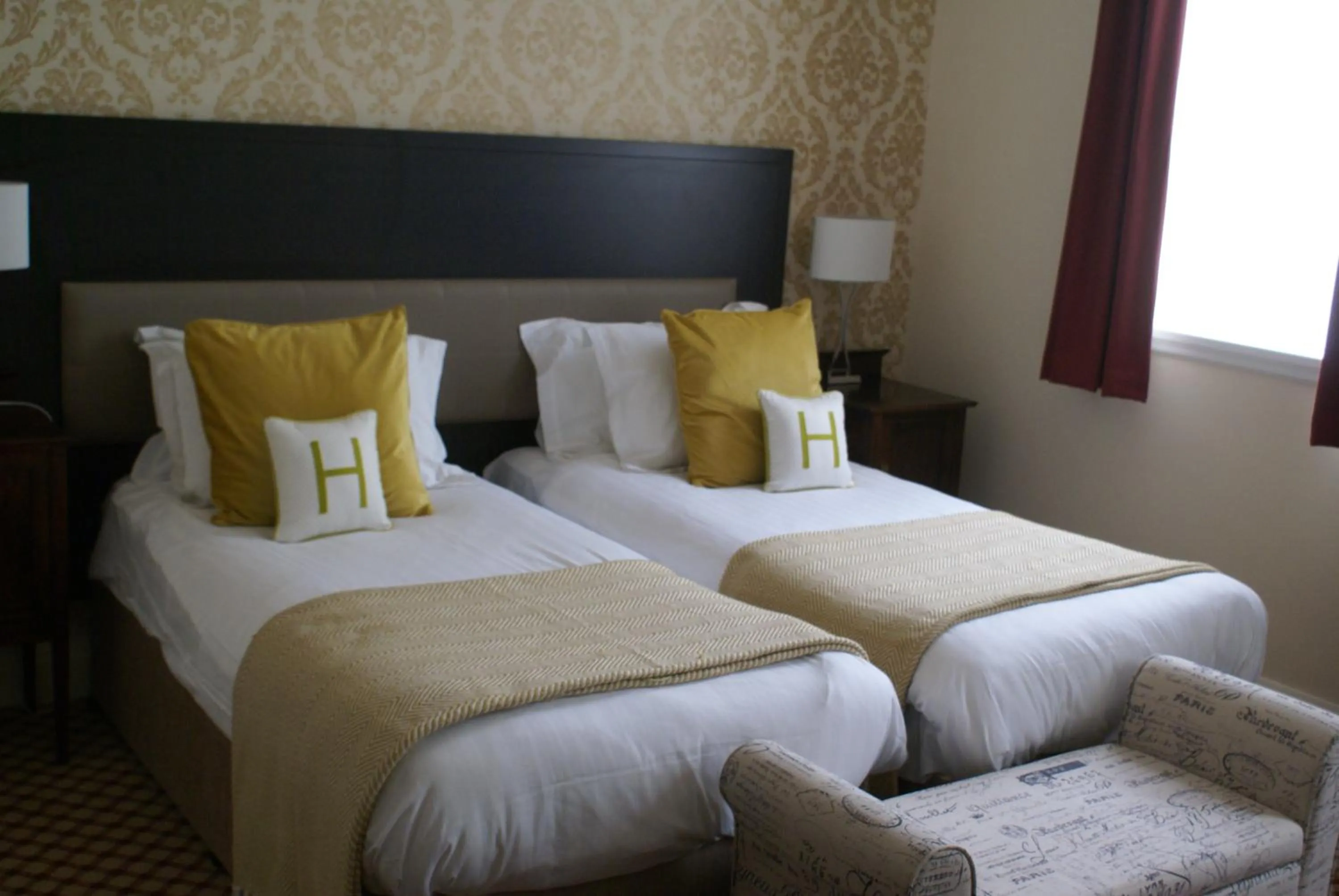 Bedroom, Bed in Haley's Hotel