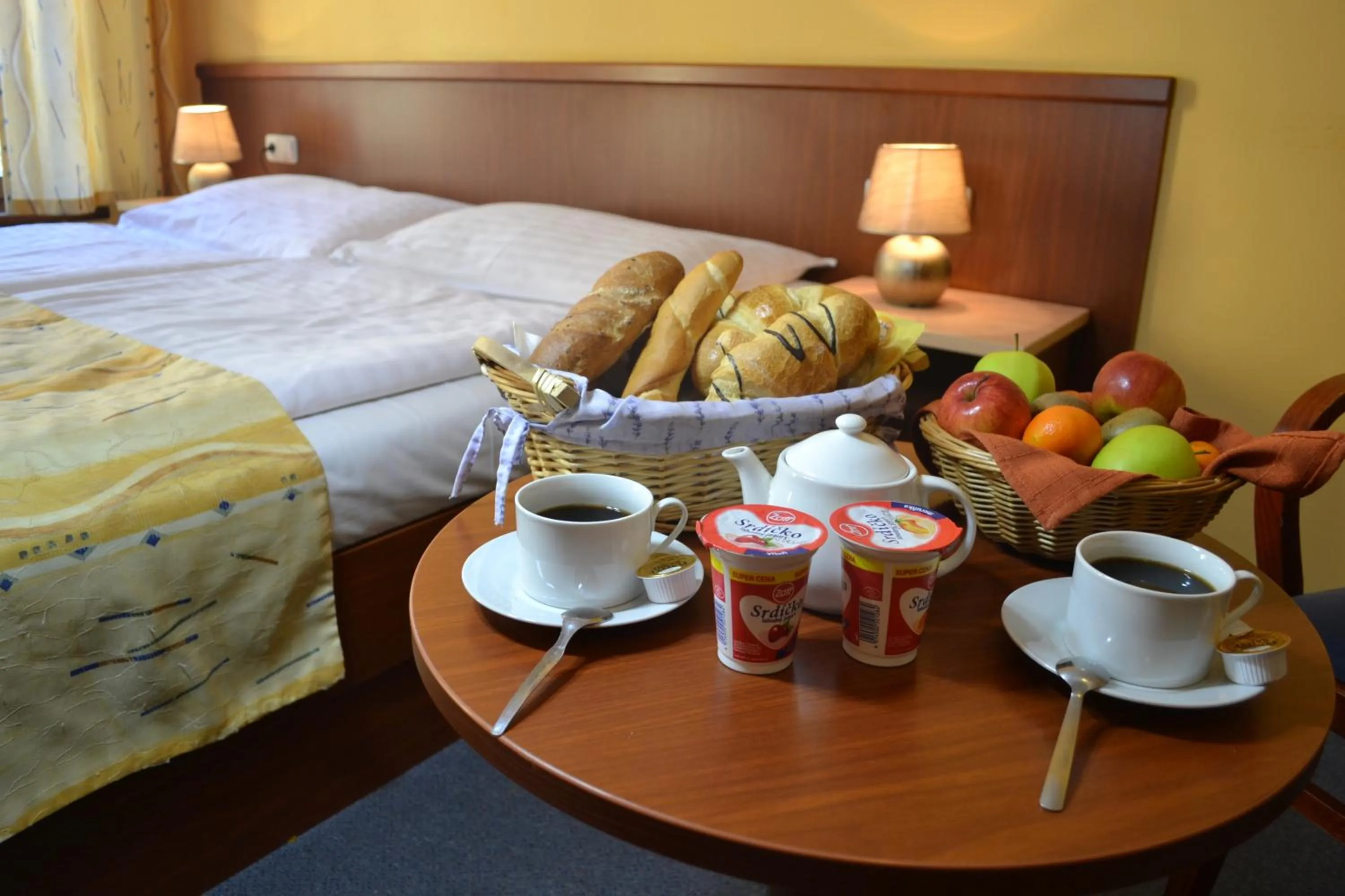 Food close-up, Bed in Aparthotel Austria Suites