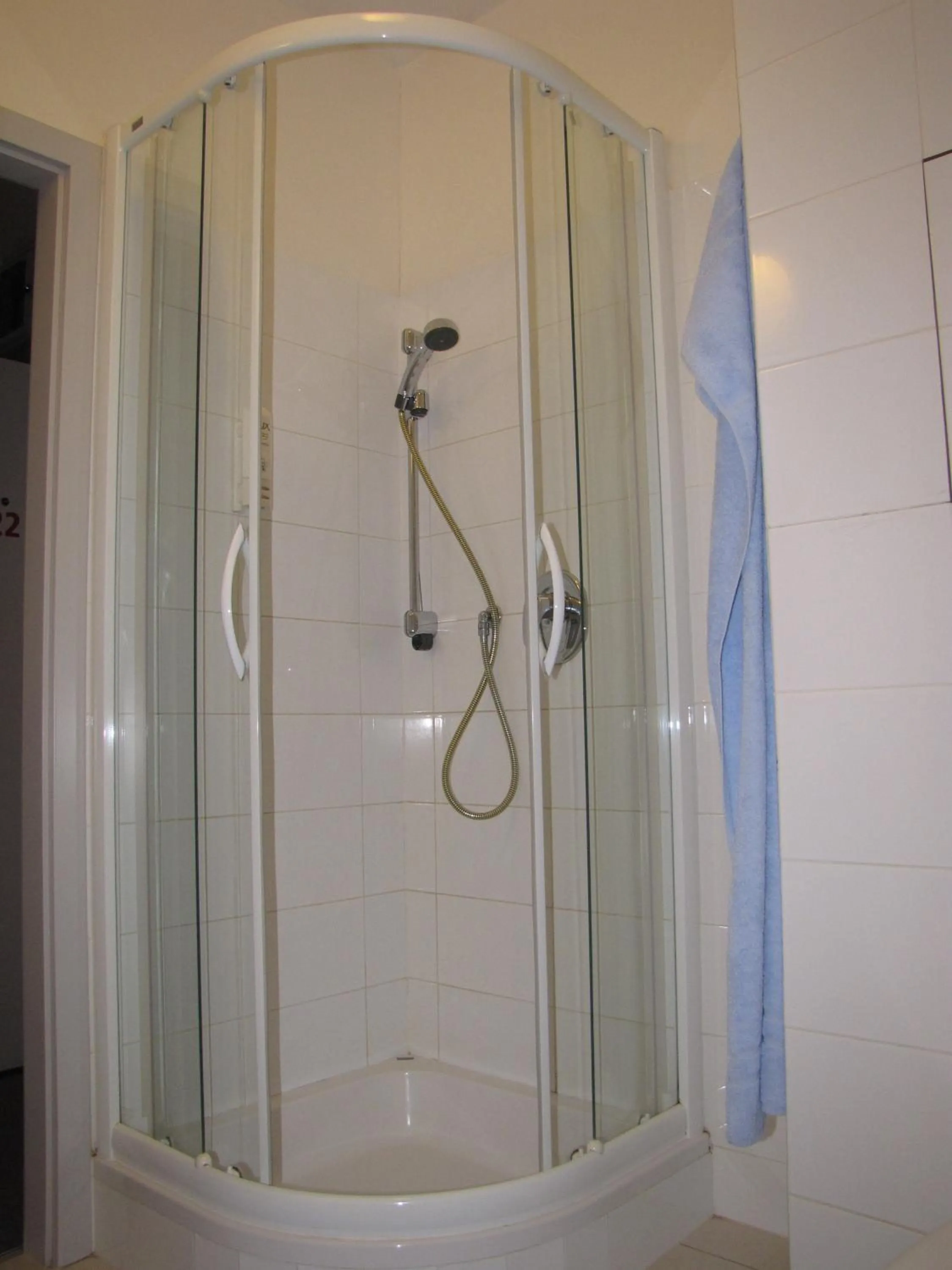 Bathroom in Aparthotel Austria Suites