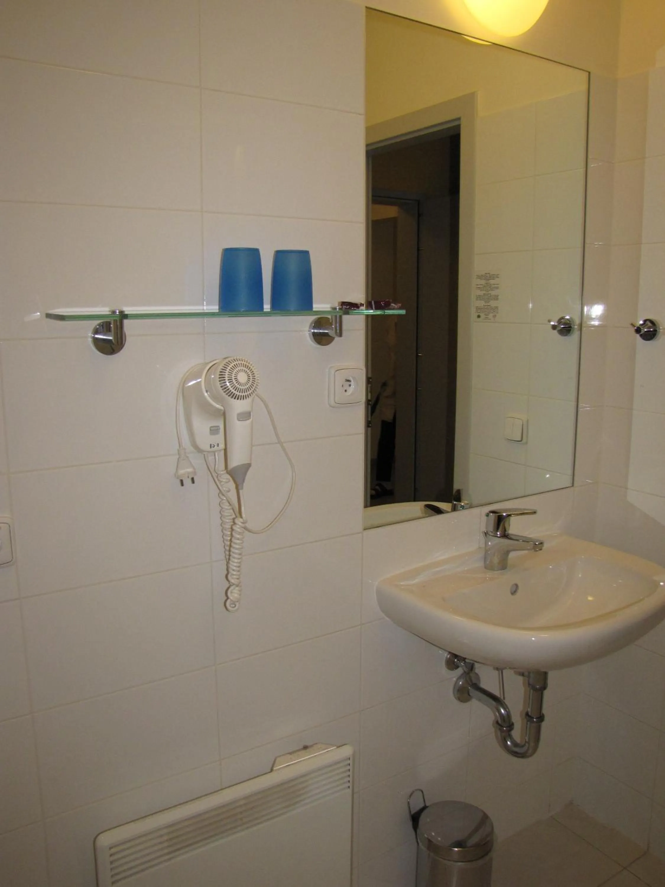 Bathroom in Aparthotel Austria Suites