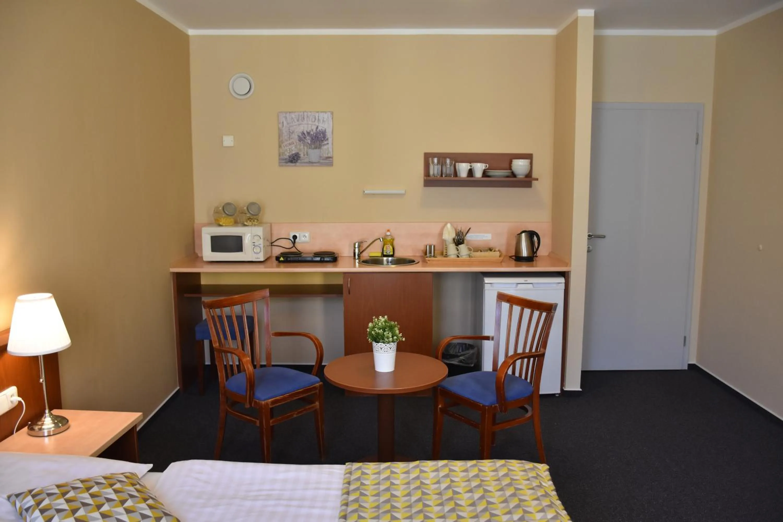 Kitchen or kitchenette in Aparthotel Austria Suites