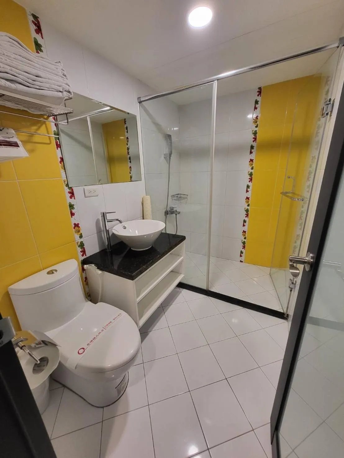 Bathroom in JUNG-ZAW BUSSINESS HOTEL