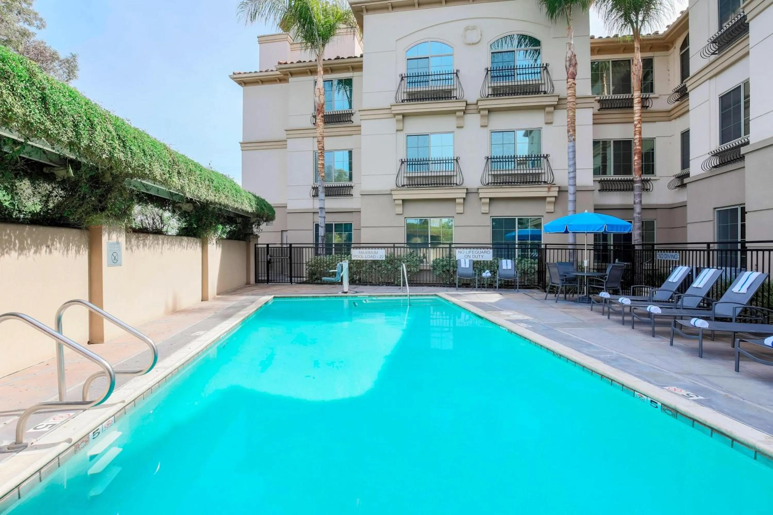 Swimming pool in Fairfield Inn & Suites Temecula