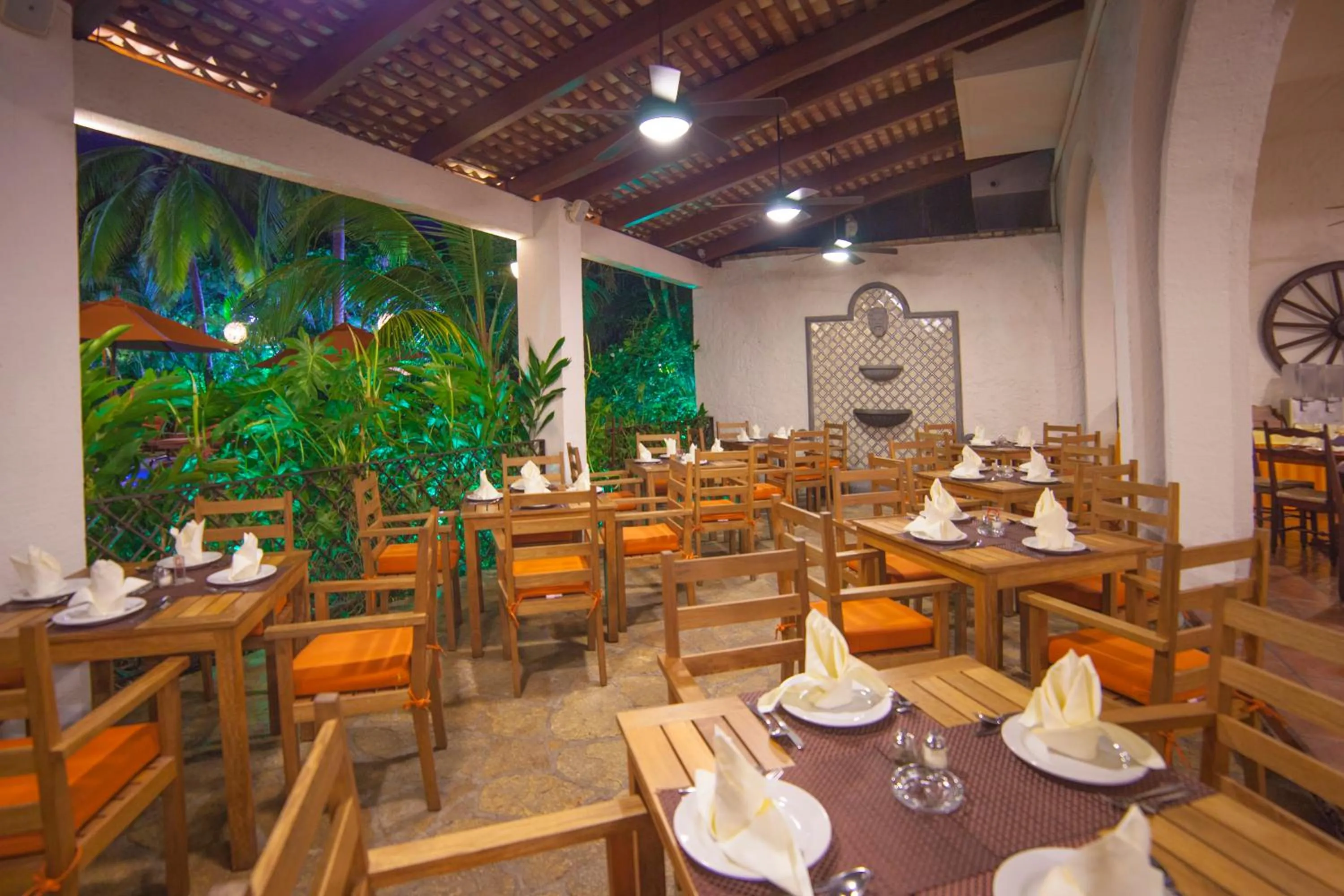 Restaurant/places to eat in Villa Blanca Huatulco