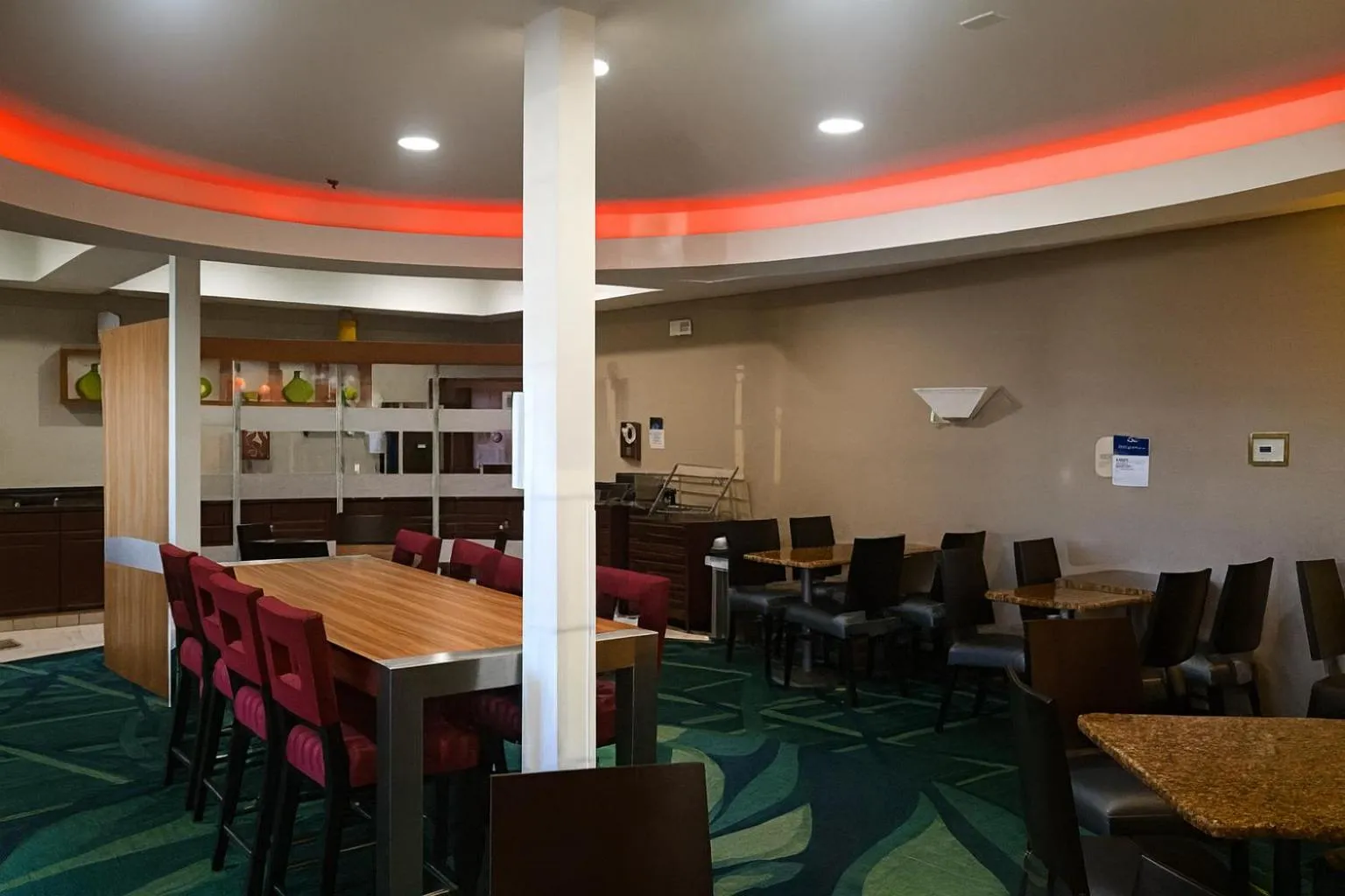 Seating area in Best Western Hesperia-Victorville Suites