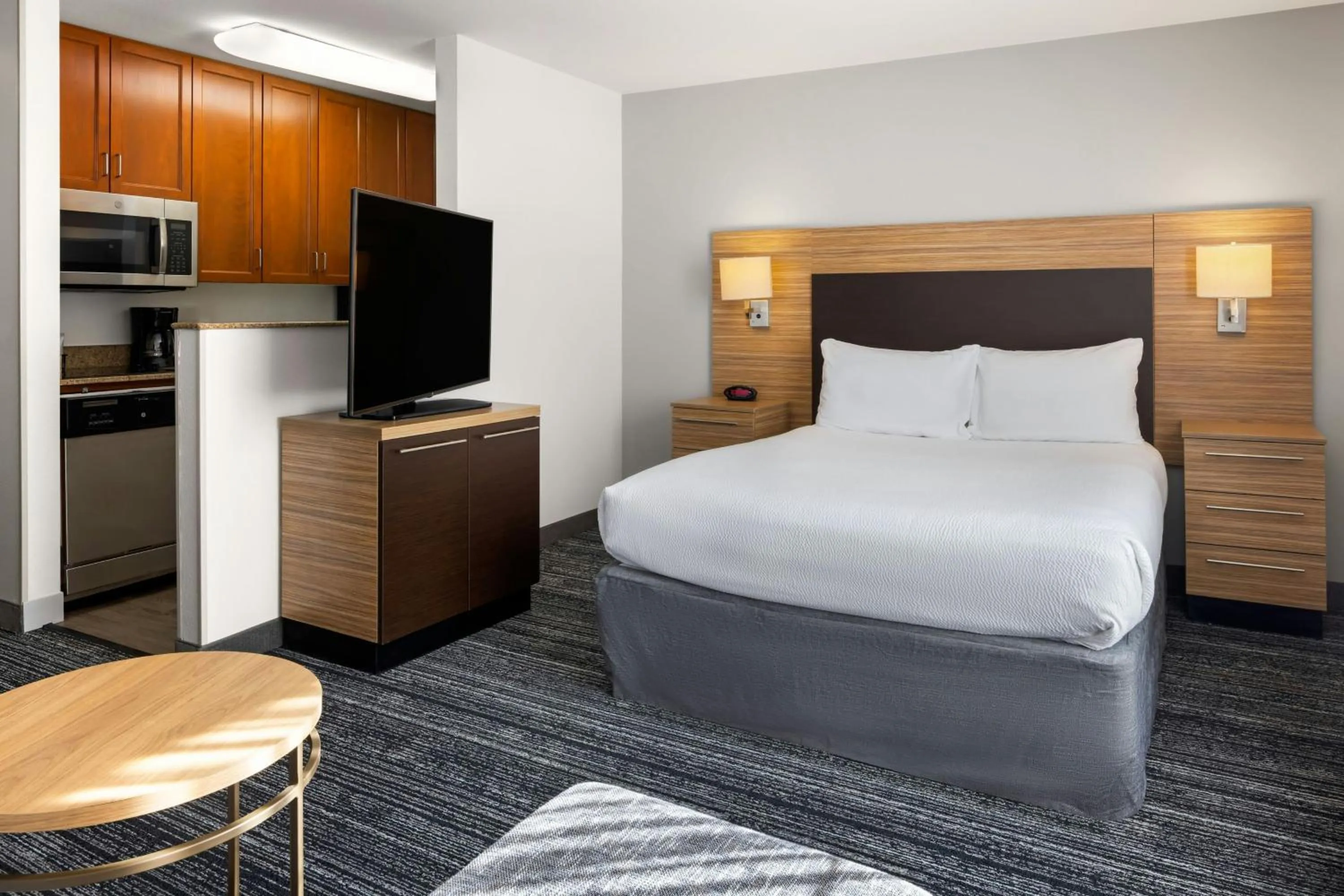 Kitchen or kitchenette, Bed in TownePlace Suites by Marriott Ontario Airport