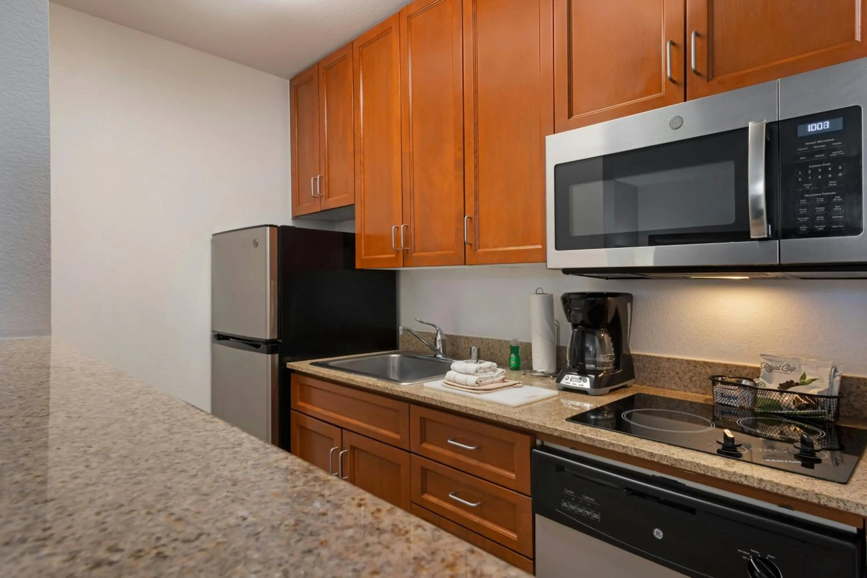 Kitchen or kitchenette in TownePlace Suites by Marriott Ontario Airport
